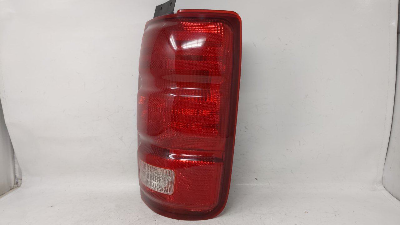 1997-2002 Ford Expedition Tail Light Assembly Passenger Right OEM Fits Fits 1997 1998 1999 2000 2001 2002 OEM Used Auto Part