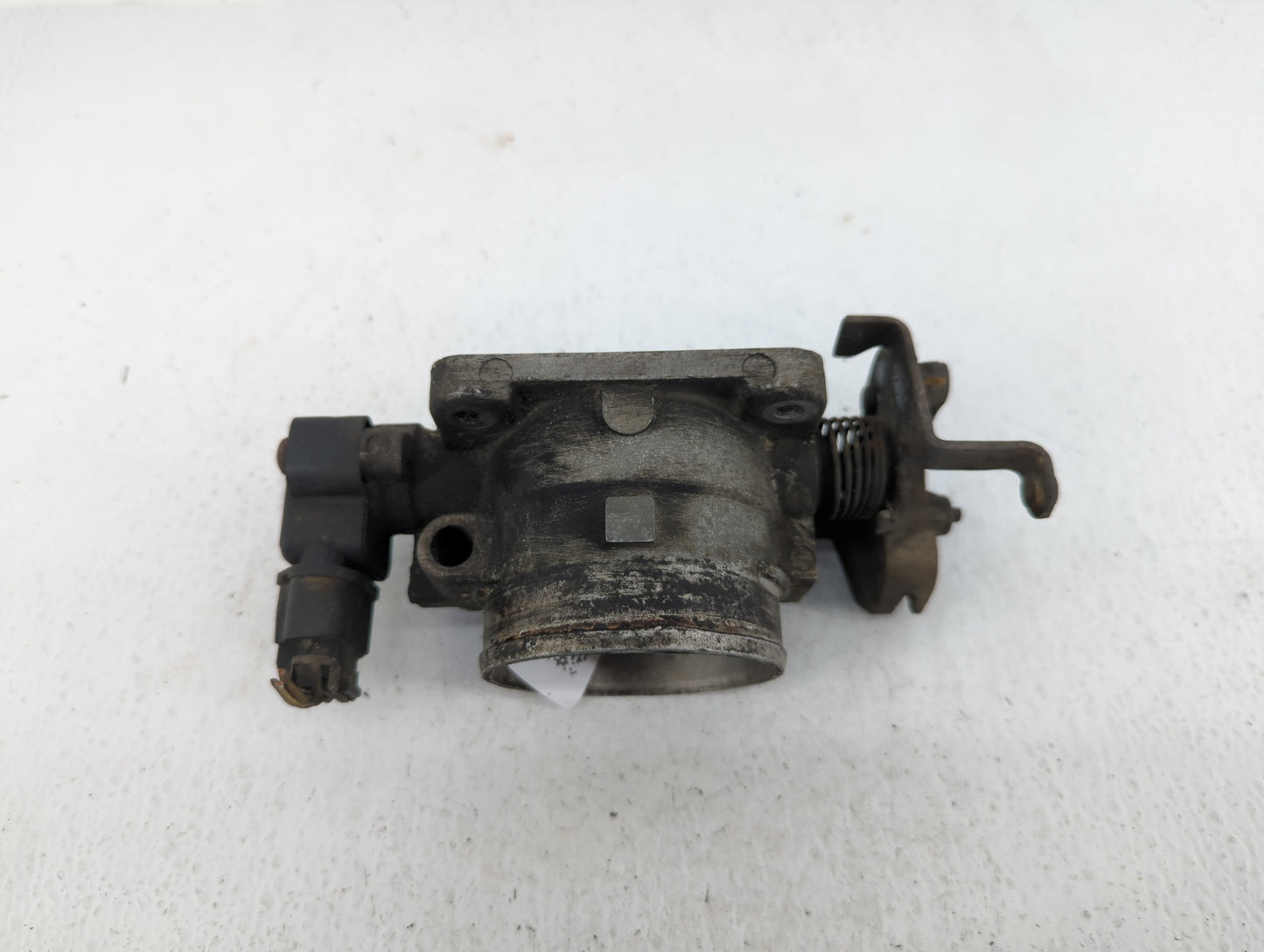 2002 Ford Expedition Throttle Body P/N:2L1U-CA Fits Fits 2000 2001 2003 2004 OEM Used Auto Parts - Oemusedautoparts1.com