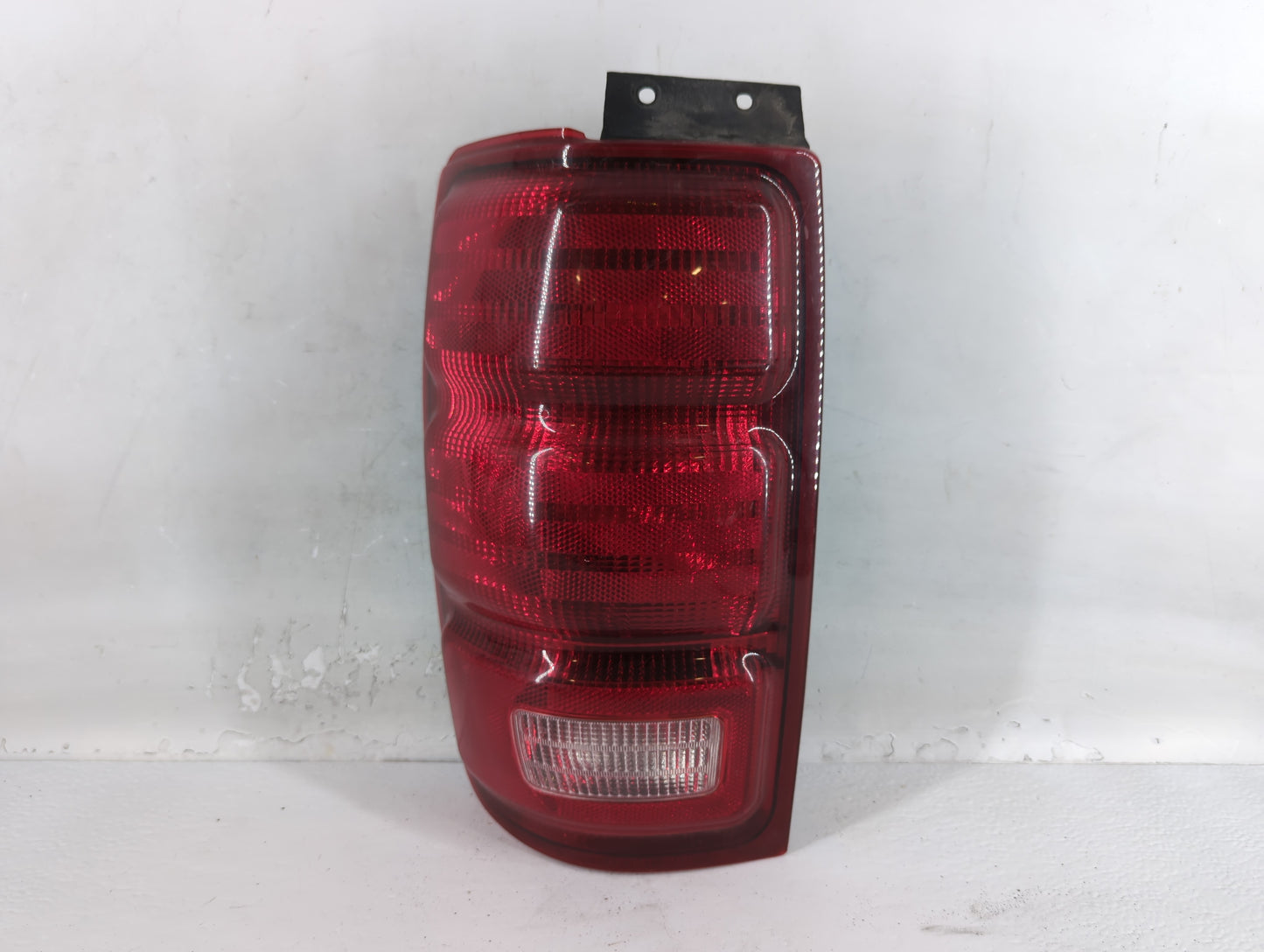 1997-2002 Ford Expedition Tail Light Assembly Driver Left OEM P/N:1L1X-13B505-A Fits Fits 1997 1998 1999 2000 2001 2002 OEM 