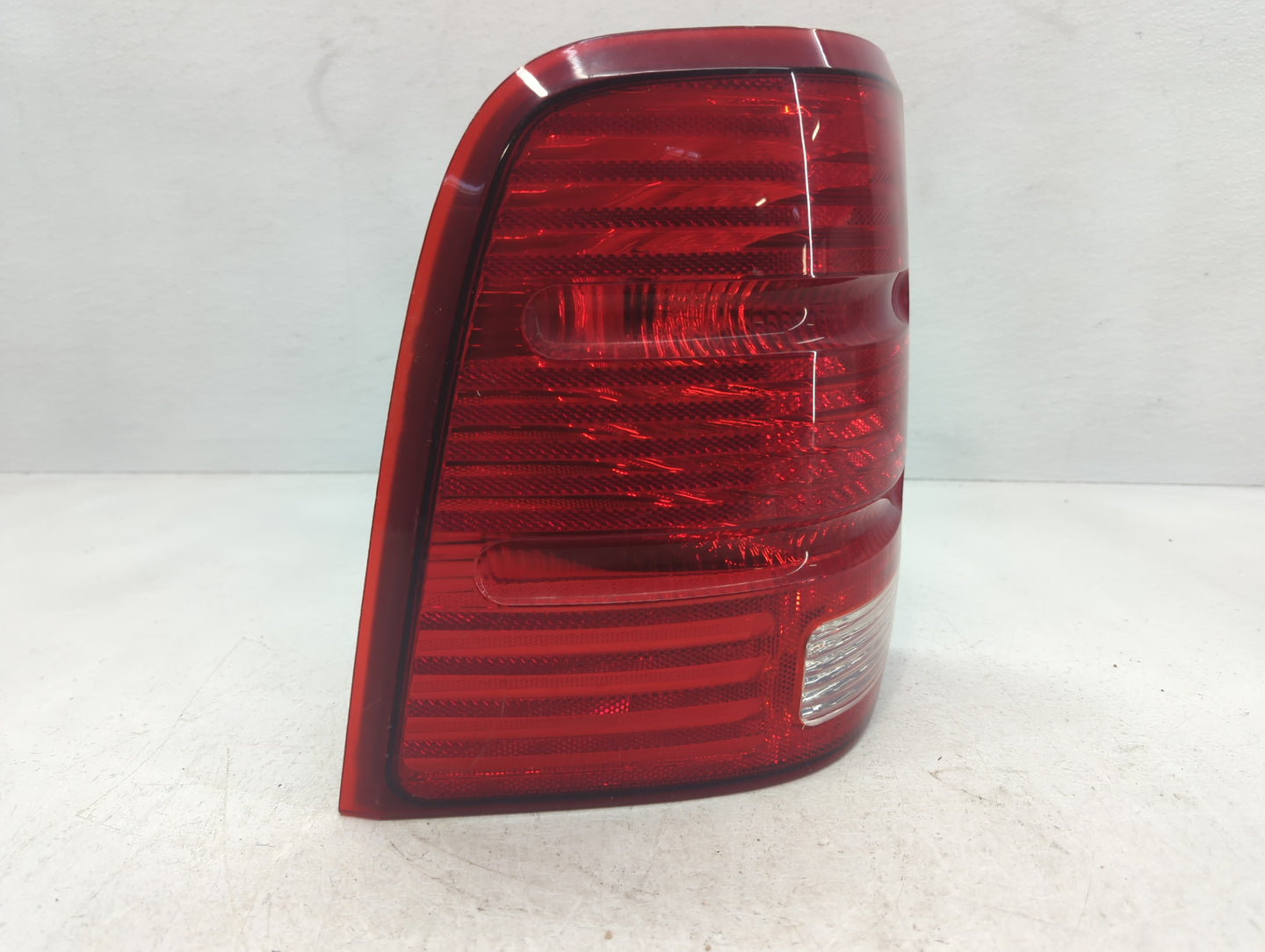 2002-2005 Ford Explorer Tail Light Assembly Driver Left OEM P/N:1L2X-13B505-B Fits Fits 2002 2003 2004 2005 OEM Used Auto Pa
