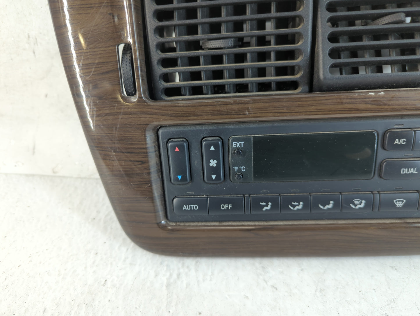 2001-2002 Ford Explorer Radio AM FM Cd Player Receiver Replacement P/N:1L2X 7804302 EF Fits Fits 2001 2002 OEM Used Auto Par