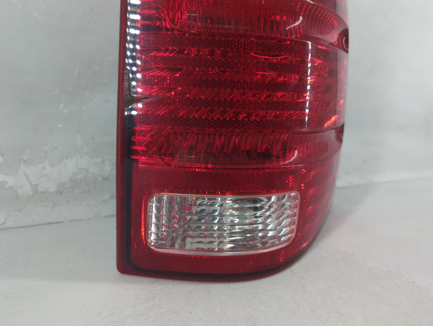 2002-2005 Ford Explorer Tail Light Assembly Passenger Right OEM P/N:1L2X-13B504-B Fits Fits 2002 2003 2004 2005 OEM Used Aut
