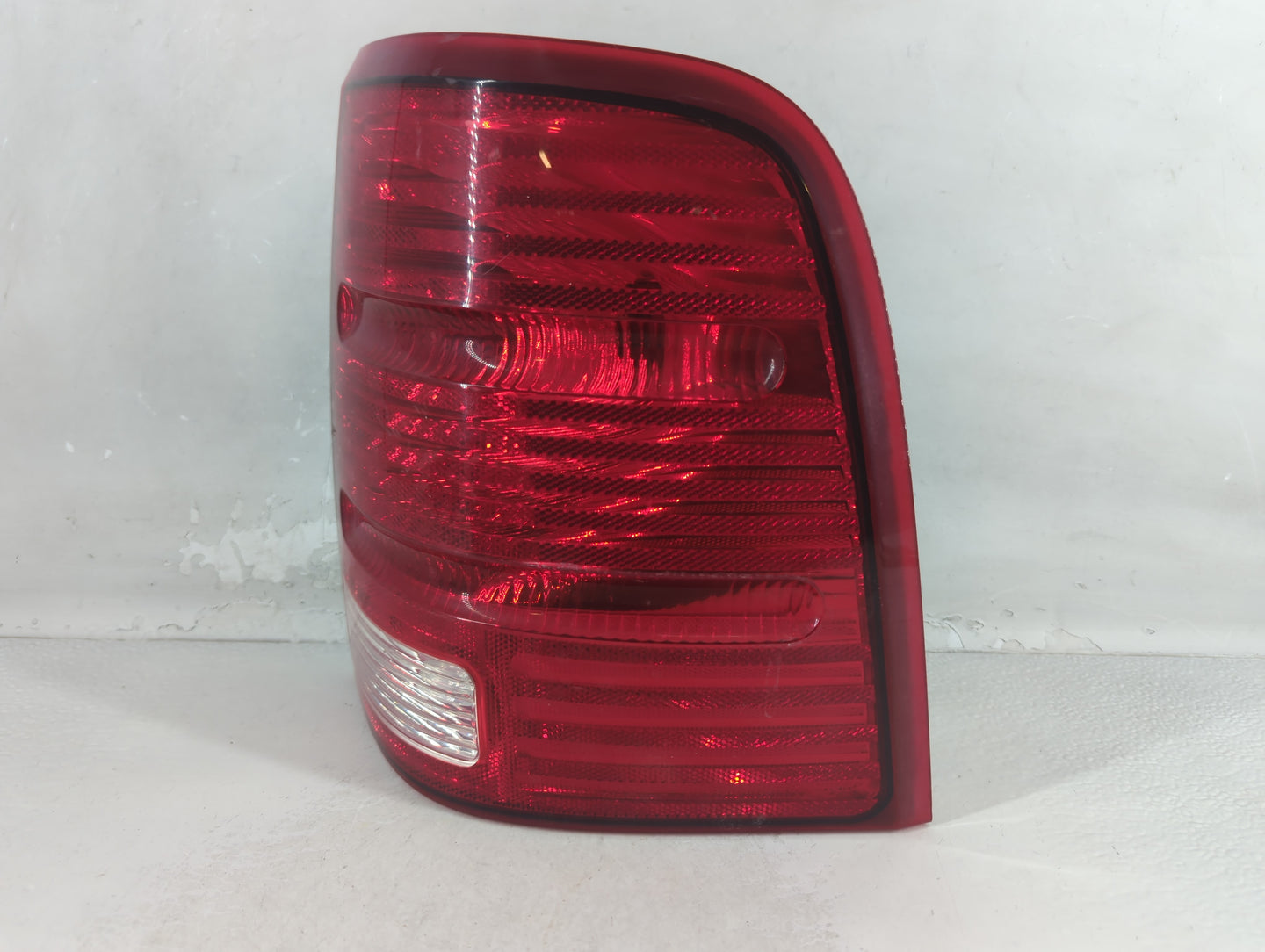 2002-2005 Ford Explorer Tail Light Assembly Passenger Right OEM P/N:1L2X-13B504-B Fits Fits 2002 2003 2004 2005 OEM Used Aut