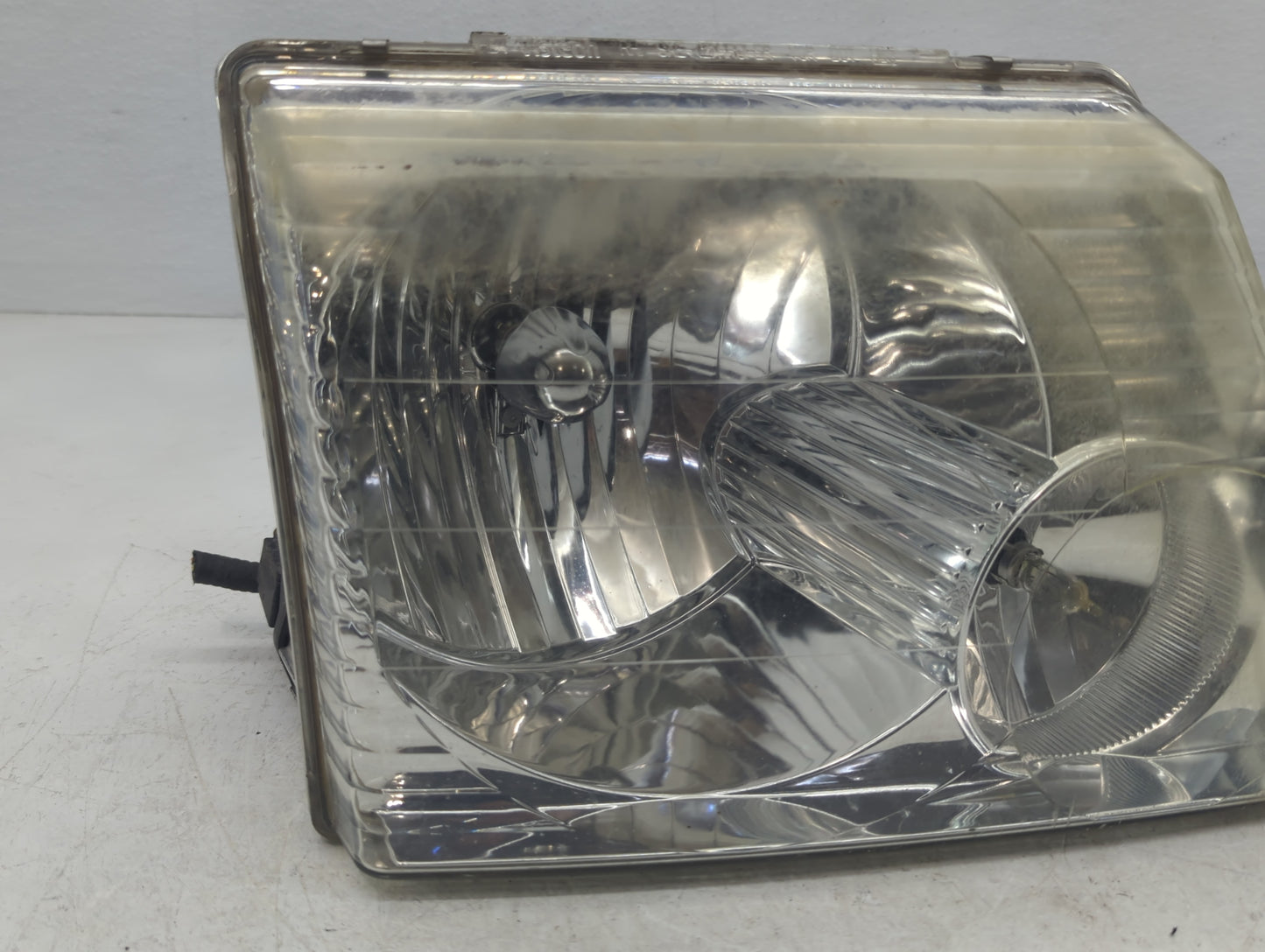 2002-2005 Ford Explorer Passenger Right Oem Head Light Headlight Lamp - Oemusedautoparts1.com