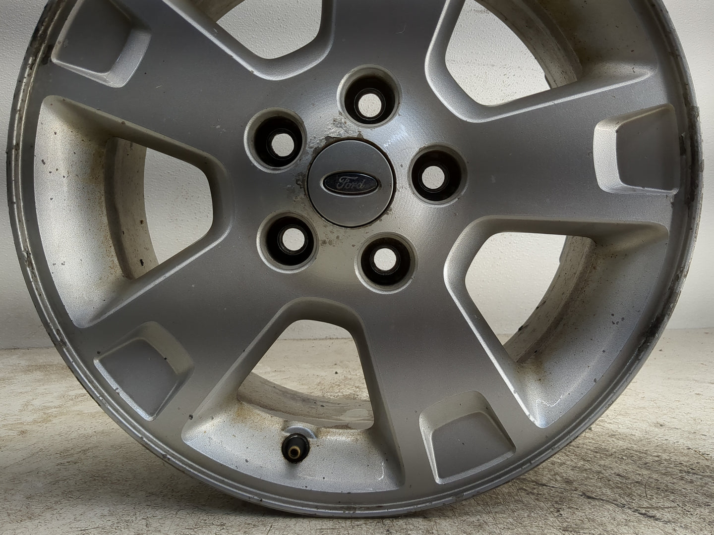 2002-2004 Ford Explorer Oem Wheel Rim - Oemusedautoparts1.com