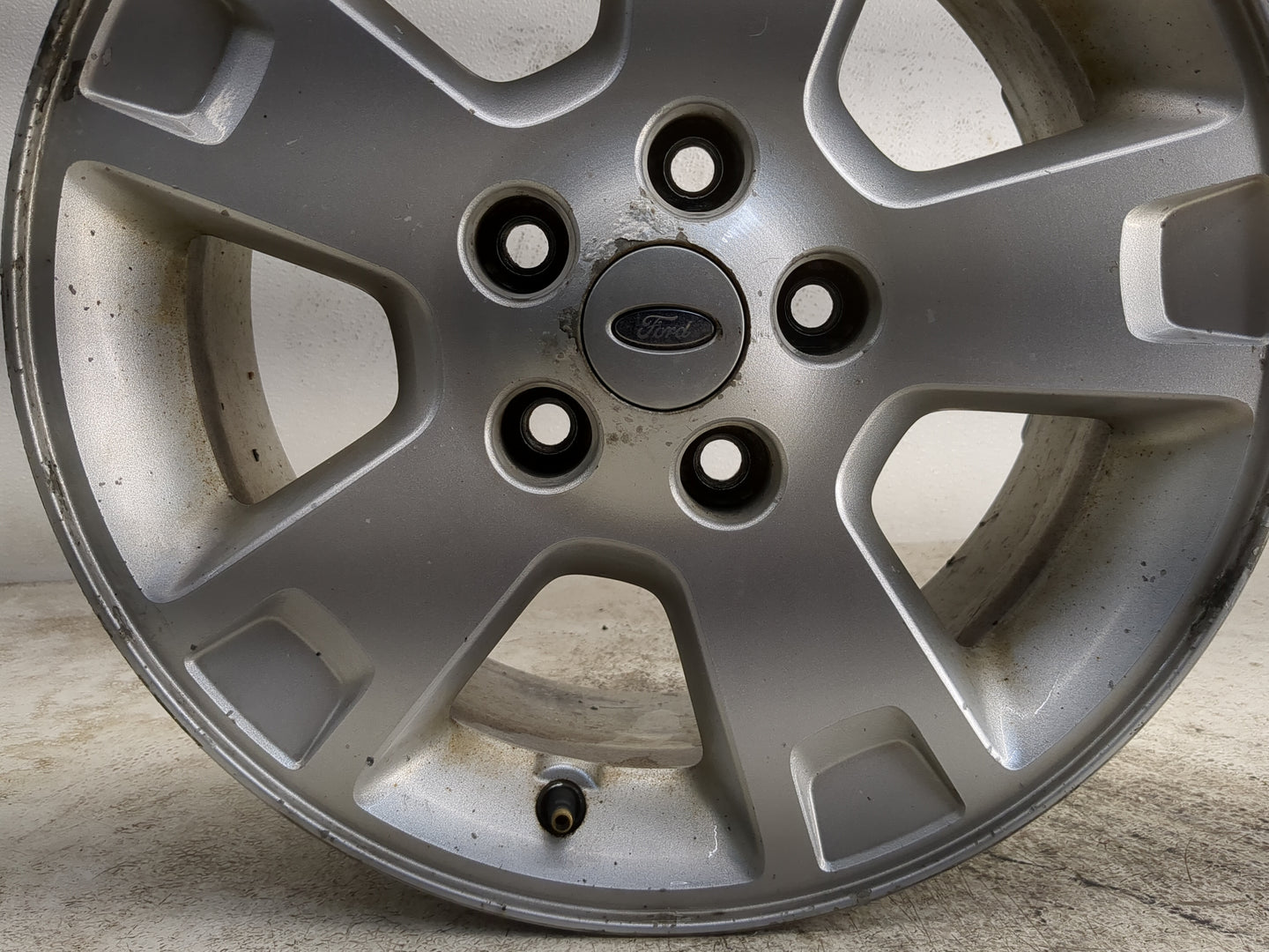 2002-2004 Ford Explorer Oem Wheel Rim - Oemusedautoparts1.com