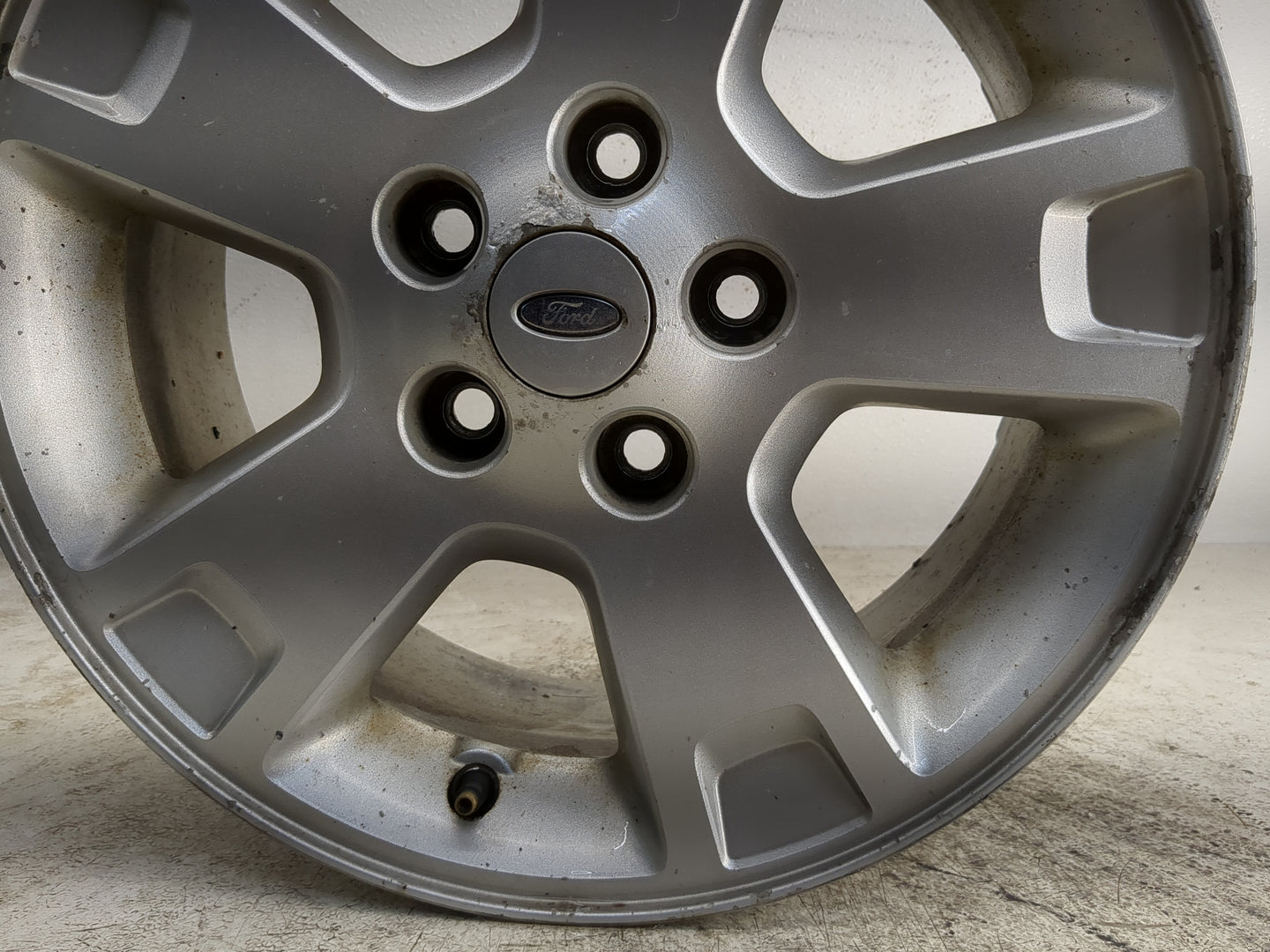 2002-2004 Ford Explorer Oem Wheel Rim - Oemusedautoparts1.com