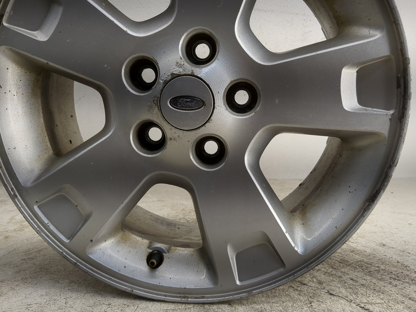 2002-2004 Ford Explorer Oem Wheel Rim - Oemusedautoparts1.com