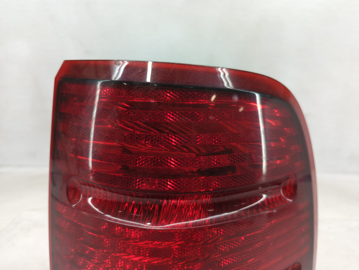 2002-2005 Ford Explorer Tail Light Assembly Passenger Right OEM P/N:1L2X-13B504-B Fits Fits 2002 2003 2004 2005 OEM Used Aut