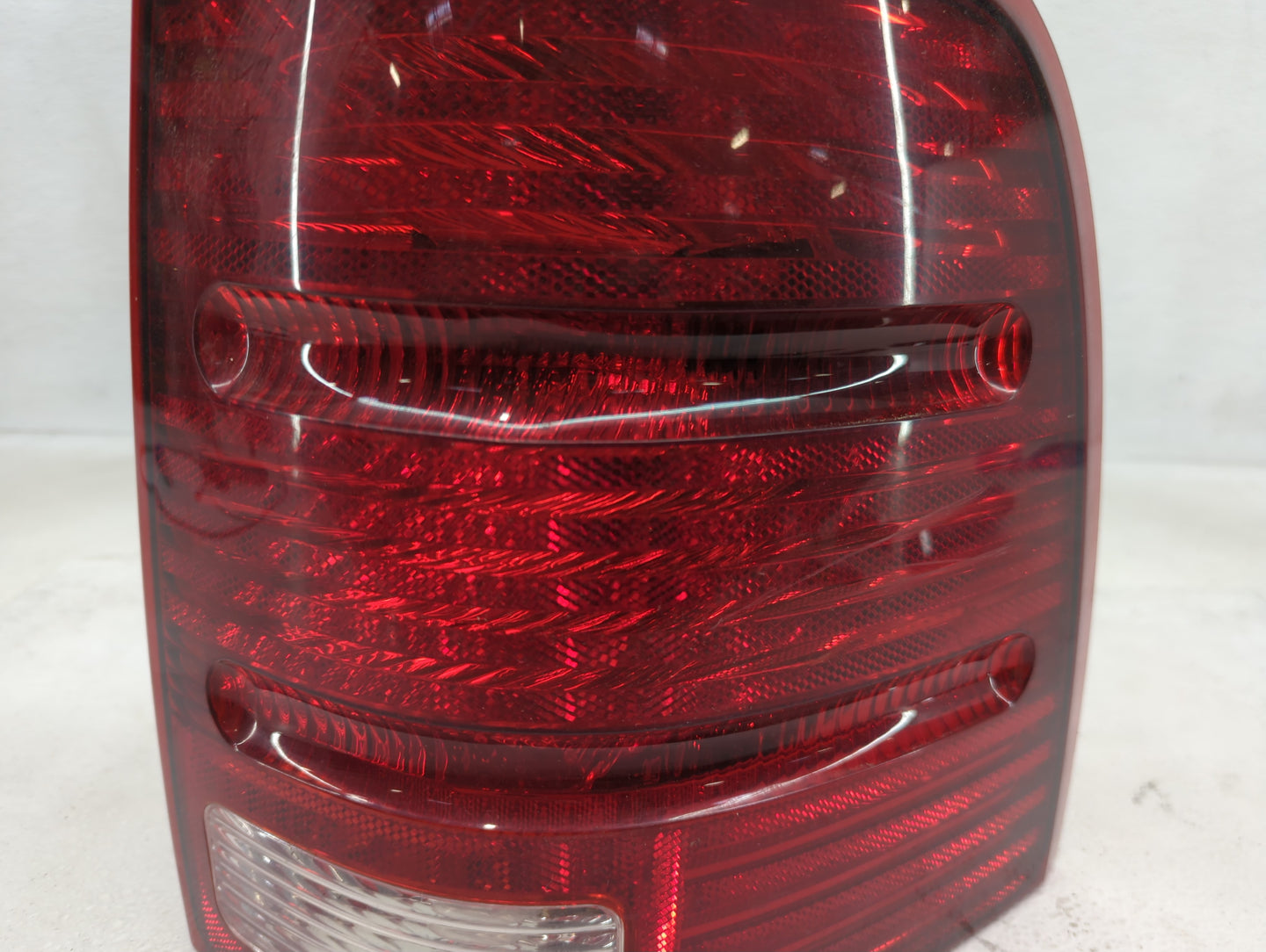 2002-2005 Ford Explorer Tail Light Assembly Passenger Right OEM P/N:1L2X-13B504-B Fits Fits 2002 2003 2004 2005 OEM Used Aut