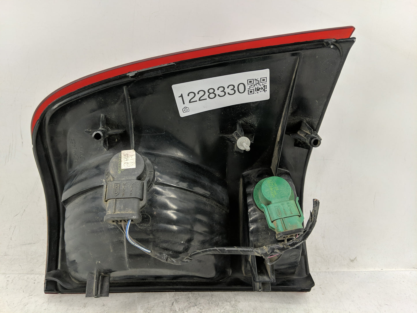 2002-2005 Ford Explorer Tail Light Assembly Driver Left OEM Fits Fits 2002 2003 2004 2005 OEM Used Auto Parts - Oemusedautop