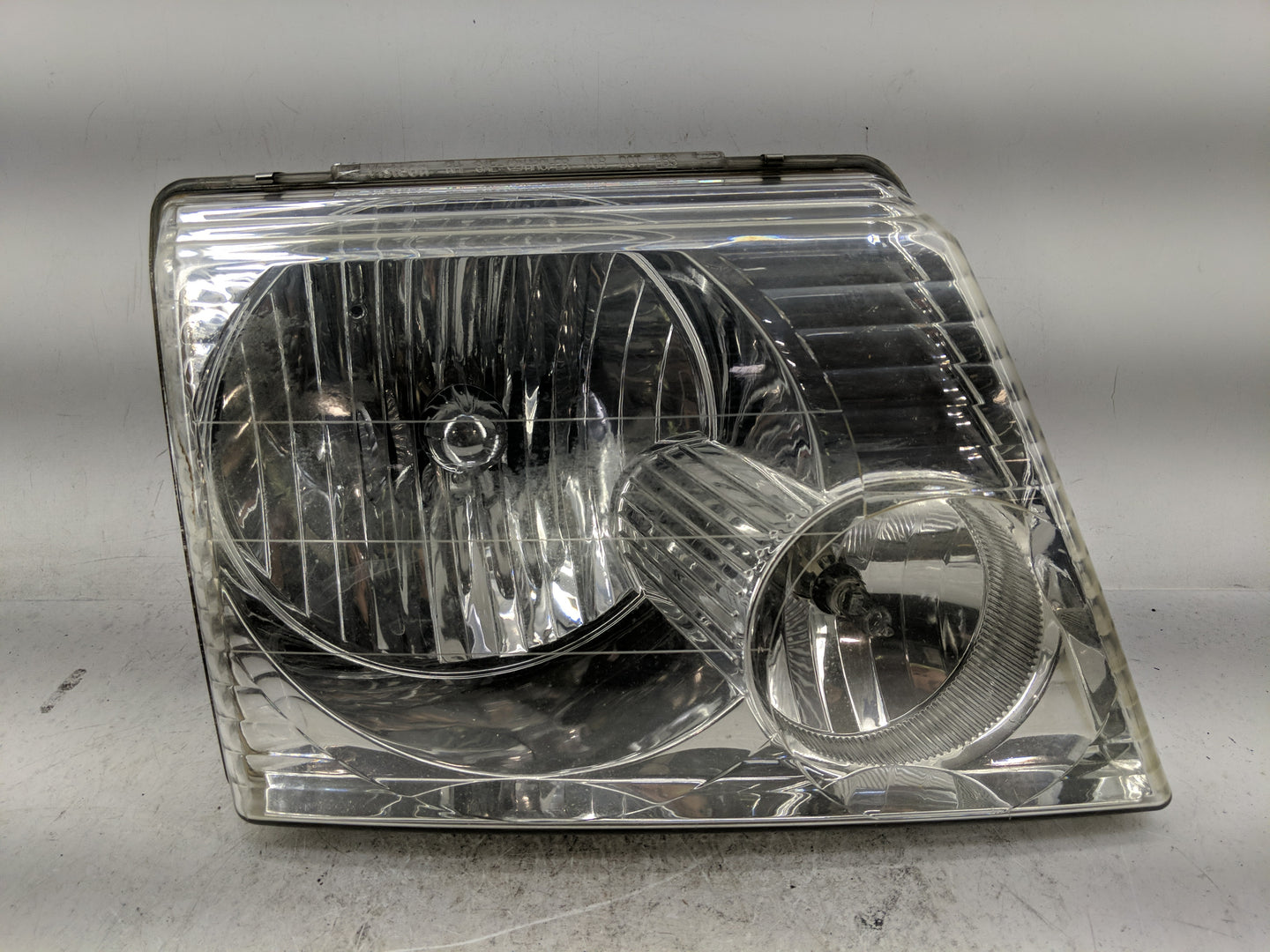 2002-2005 Ford Explorer Passenger Right Oem Head Light Headlight Lamp - Oemusedautoparts1.com