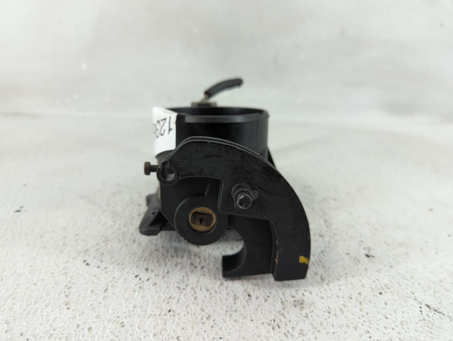 2002-2003 Ford Explorer Throttle Body P/N:1L2U-DB Fits Fits 2002 2003 OEM Used Auto Parts - Oemusedautoparts1.com