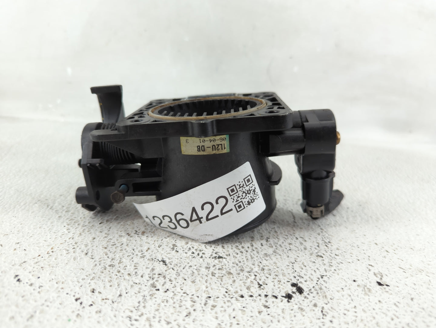 2002-2003 Ford Explorer Throttle Body P/N:1L2U-DB Fits Fits 2002 2003 OEM Used Auto Parts - Oemusedautoparts1.com