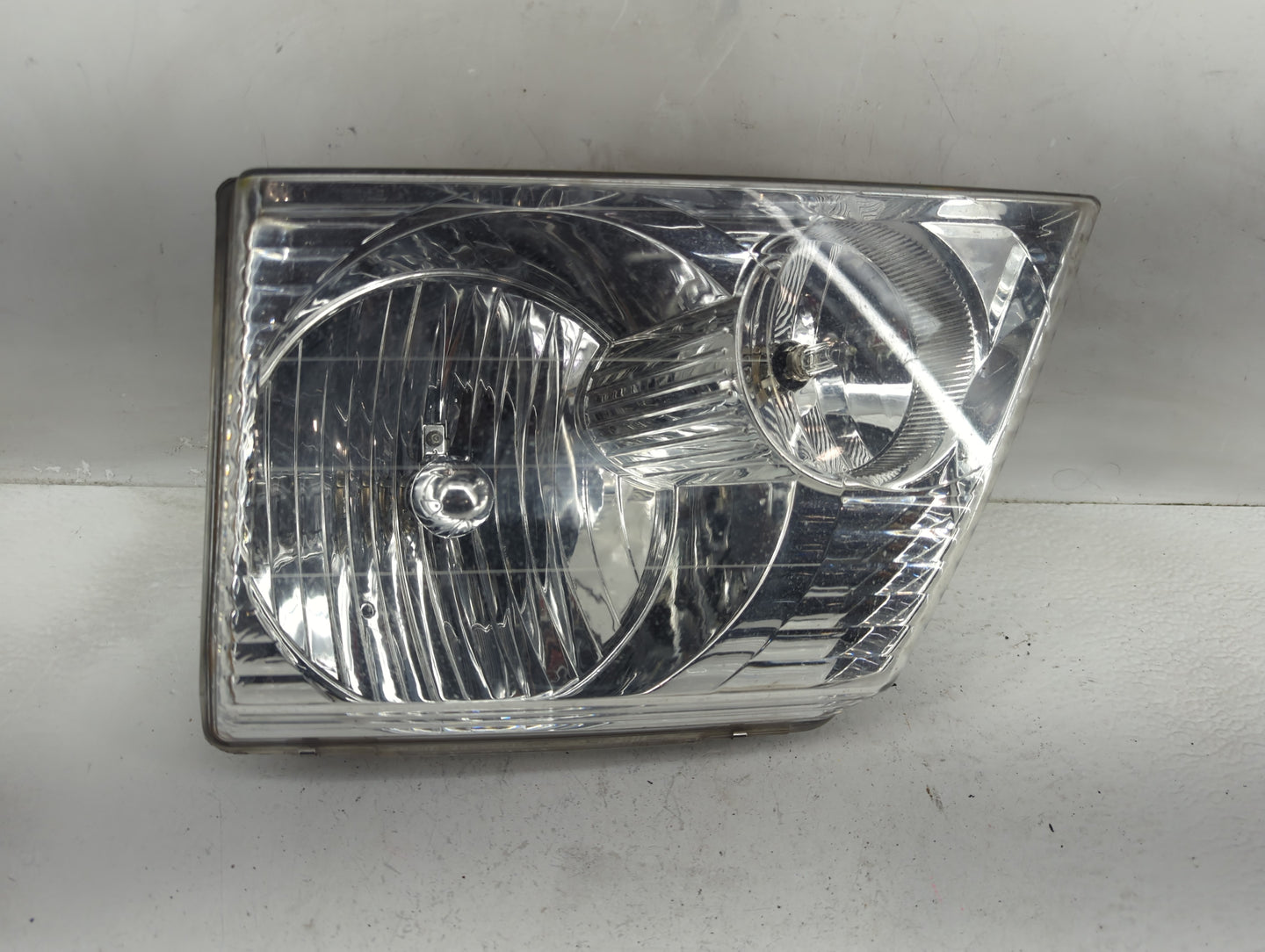 2002-2005 Ford Explorer Driver Left Oem Head Light Headlight Lamp - Oemusedautoparts1.com