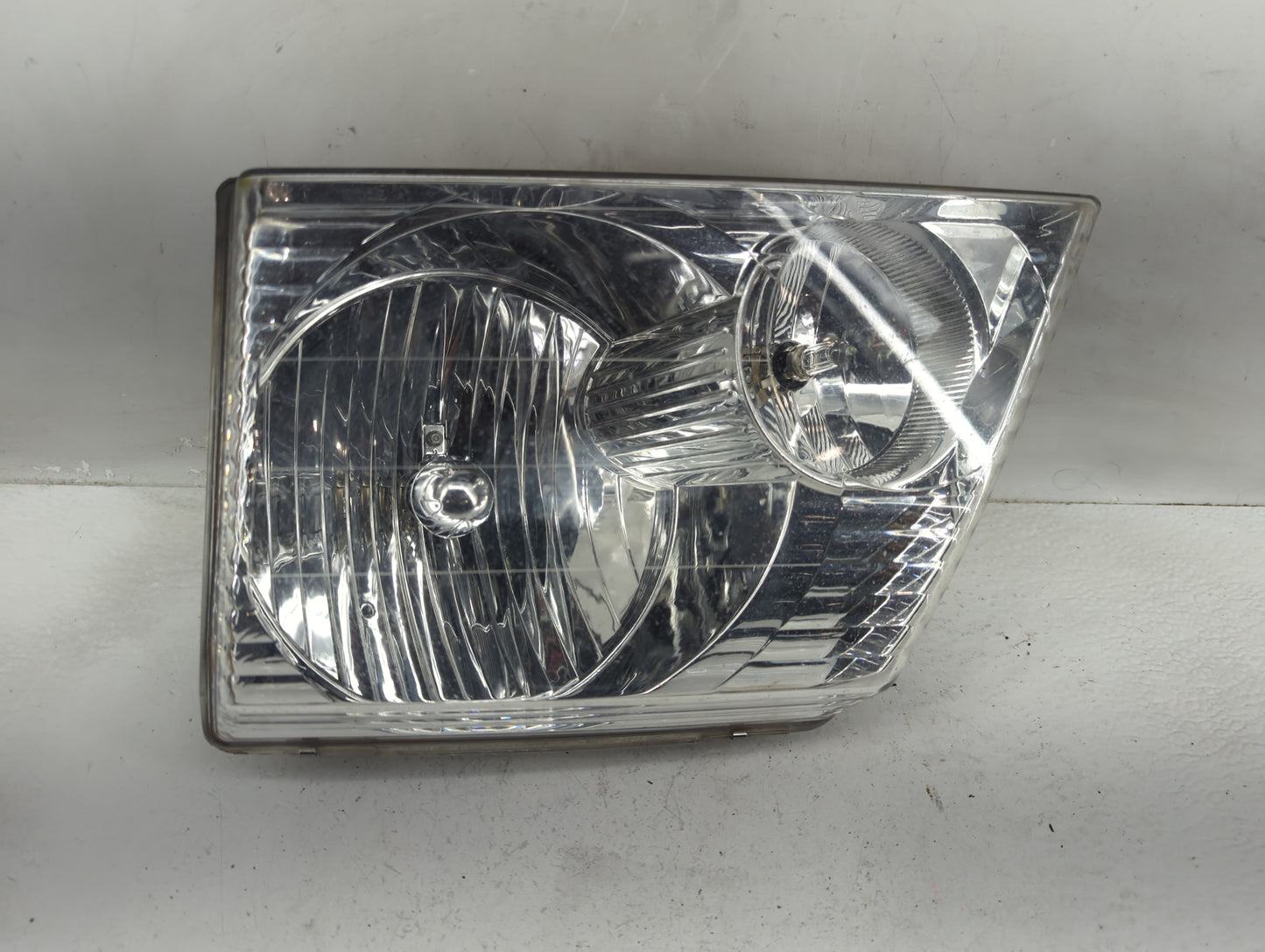 2002-2005 Ford Explorer Driver Left Oem Head Light Headlight Lamp - Oemusedautoparts1.com