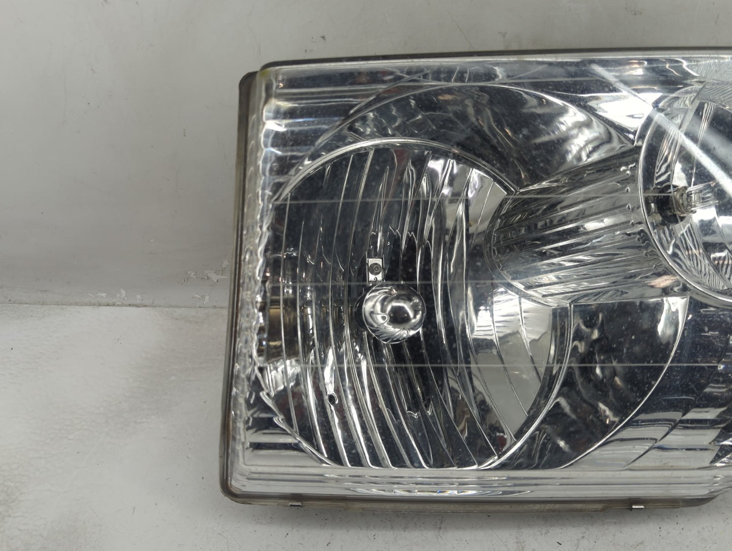 2002-2005 Ford Explorer Driver Left Oem Head Light Headlight Lamp - Oemusedautoparts1.com