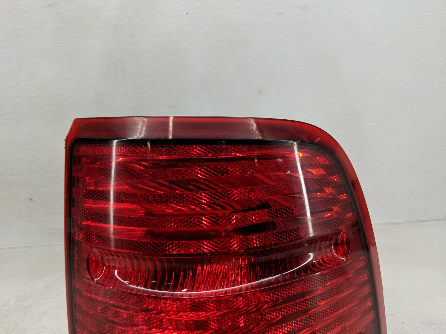 2002-2005 Ford Explorer Tail Light Assembly Passenger Right OEM Fits Fits 2002 2003 2004 2005 OEM Used Auto Parts - Oemuseda