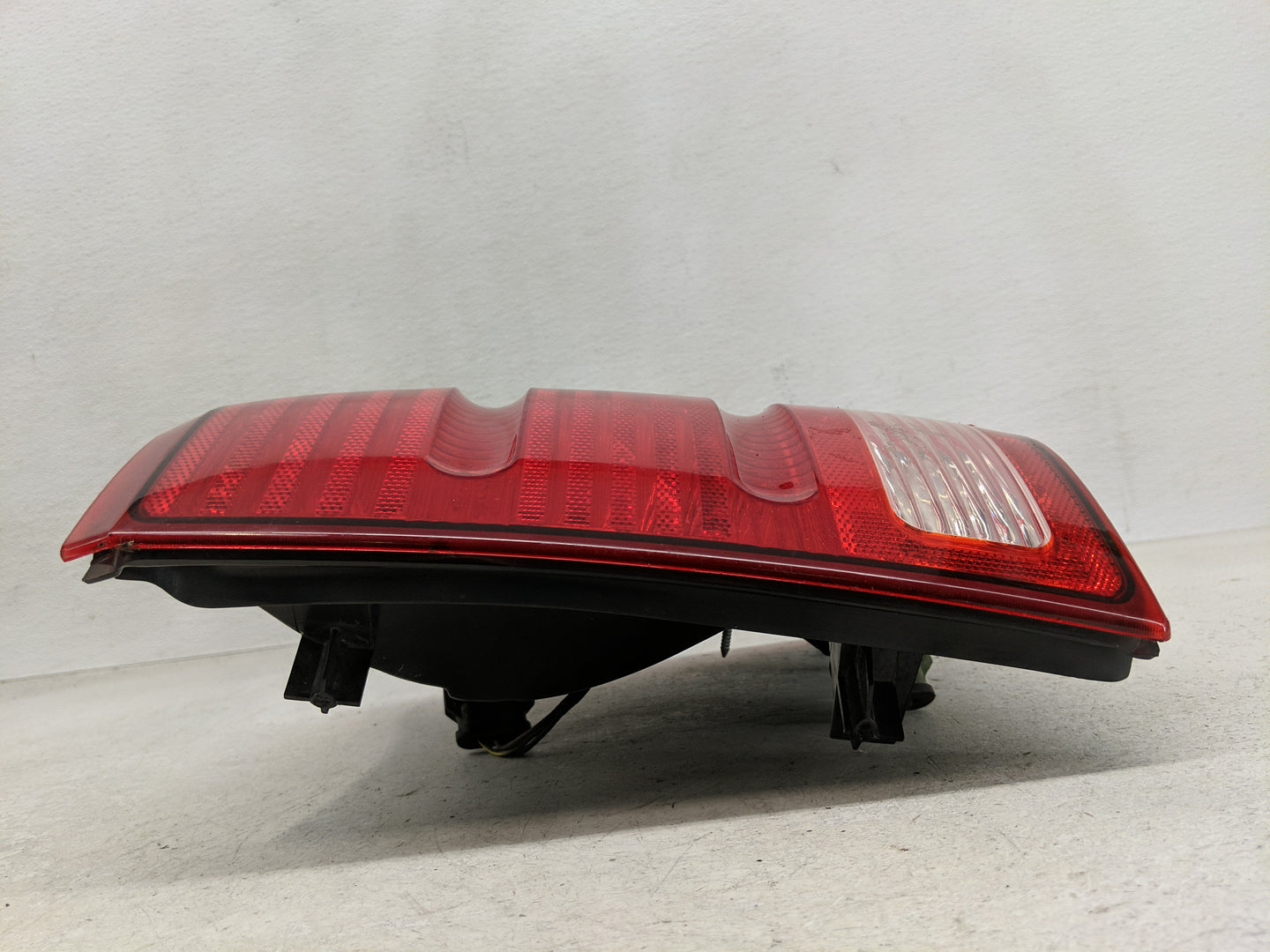 2002-2005 Ford Explorer Tail Light Assembly Passenger Right OEM Fits Fits 2002 2003 2004 2005 OEM Used Auto Parts - Oemuseda
