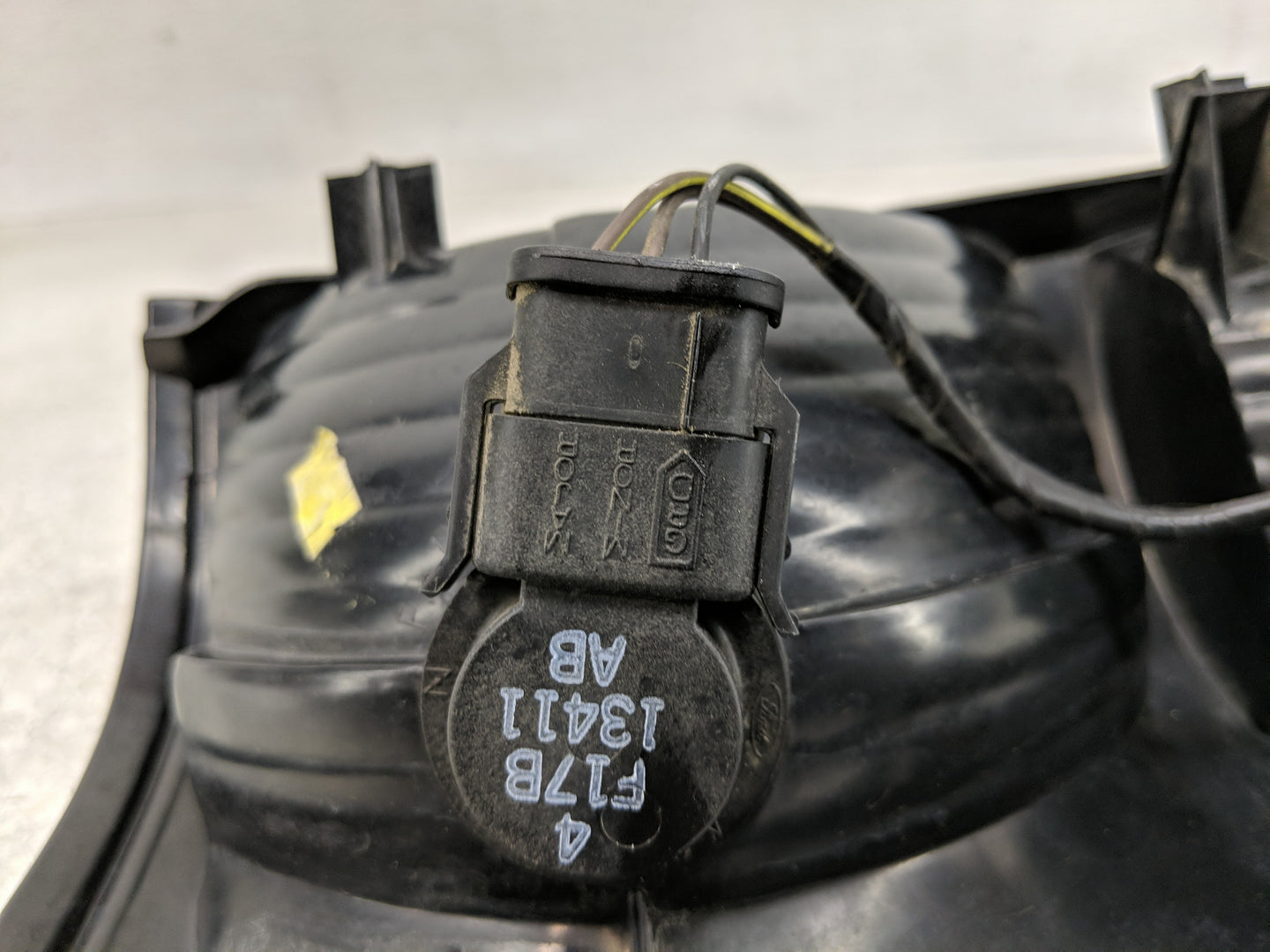 2002-2005 Ford Explorer Tail Light Assembly Passenger Right OEM Fits Fits 2002 2003 2004 2005 OEM Used Auto Parts - Oemuseda