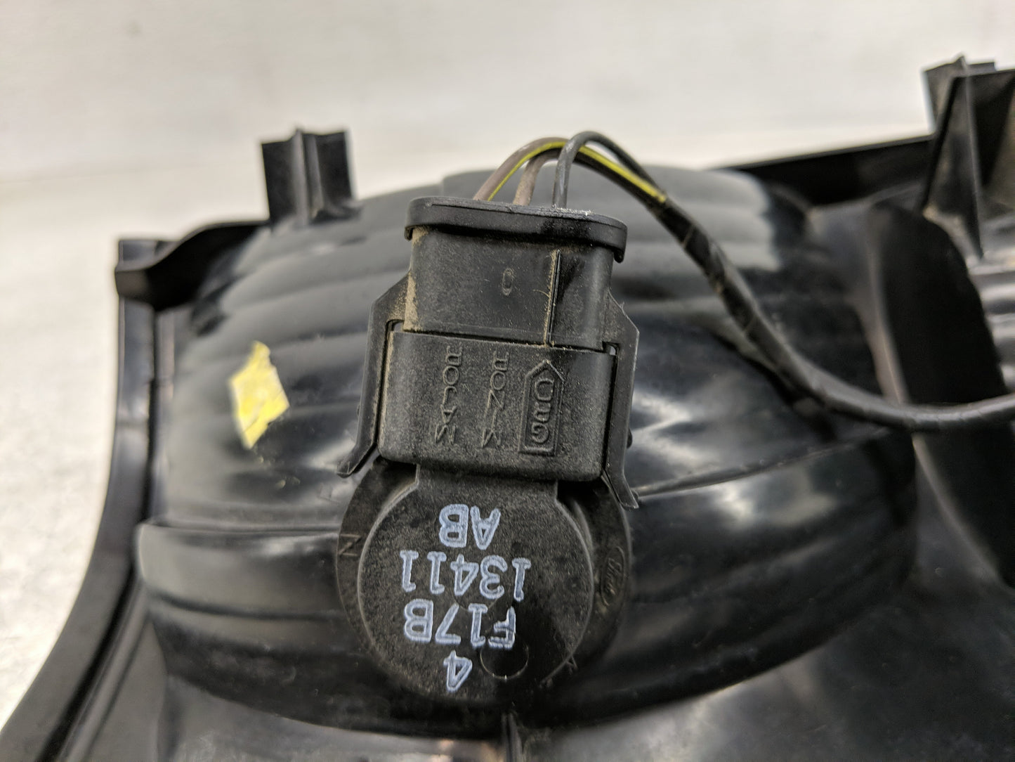 2002-2005 Ford Explorer Tail Light Assembly Passenger Right OEM Fits Fits 2002 2003 2004 2005 OEM Used Auto Parts - Oemuseda