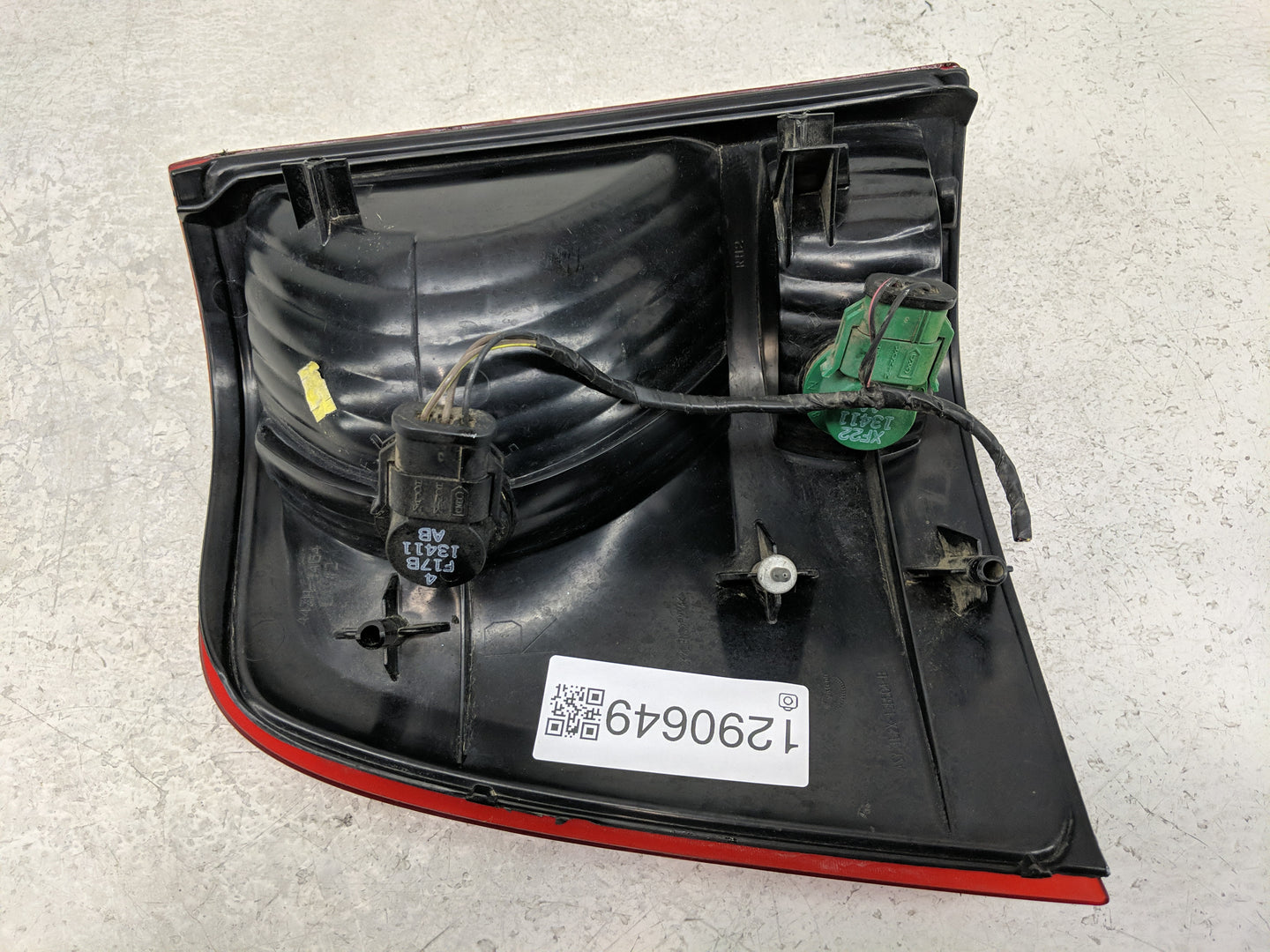 2002-2005 Ford Explorer Tail Light Assembly Passenger Right OEM Fits Fits 2002 2003 2004 2005 OEM Used Auto Parts - Oemuseda