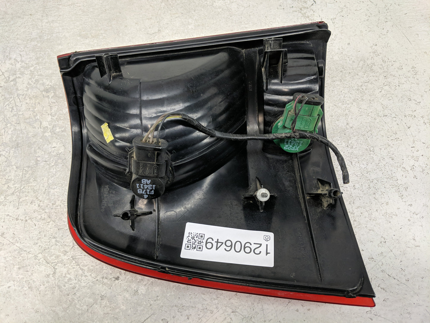 2002-2005 Ford Explorer Tail Light Assembly Passenger Right OEM Fits Fits 2002 2003 2004 2005 OEM Used Auto Parts - Oemuseda