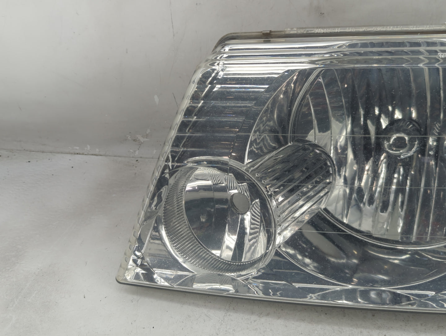 Ford Explorer Driver Left Oem Head Light Headlight Lamp - Oemusedautoparts1.com