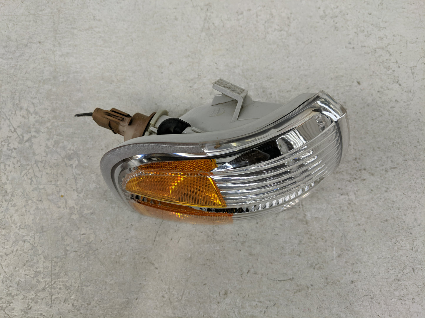 2002-2004 Ford Explorer Passenger Right Oem Front Light Lamp - Oemusedautoparts1.com
