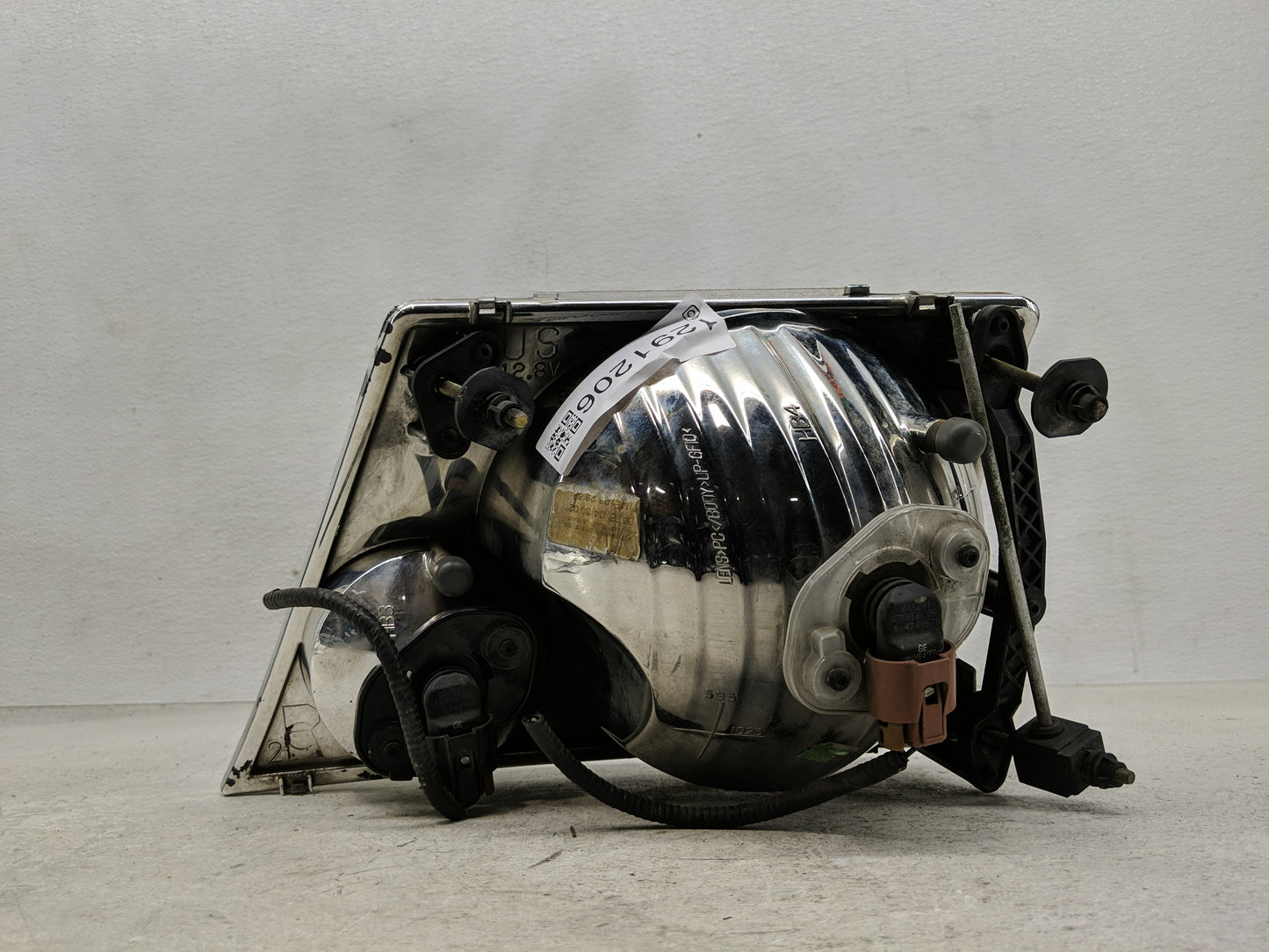 2002-2005 Ford Explorer Passenger Right Oem Head Light Headlight Lamp - Oemusedautoparts1.com