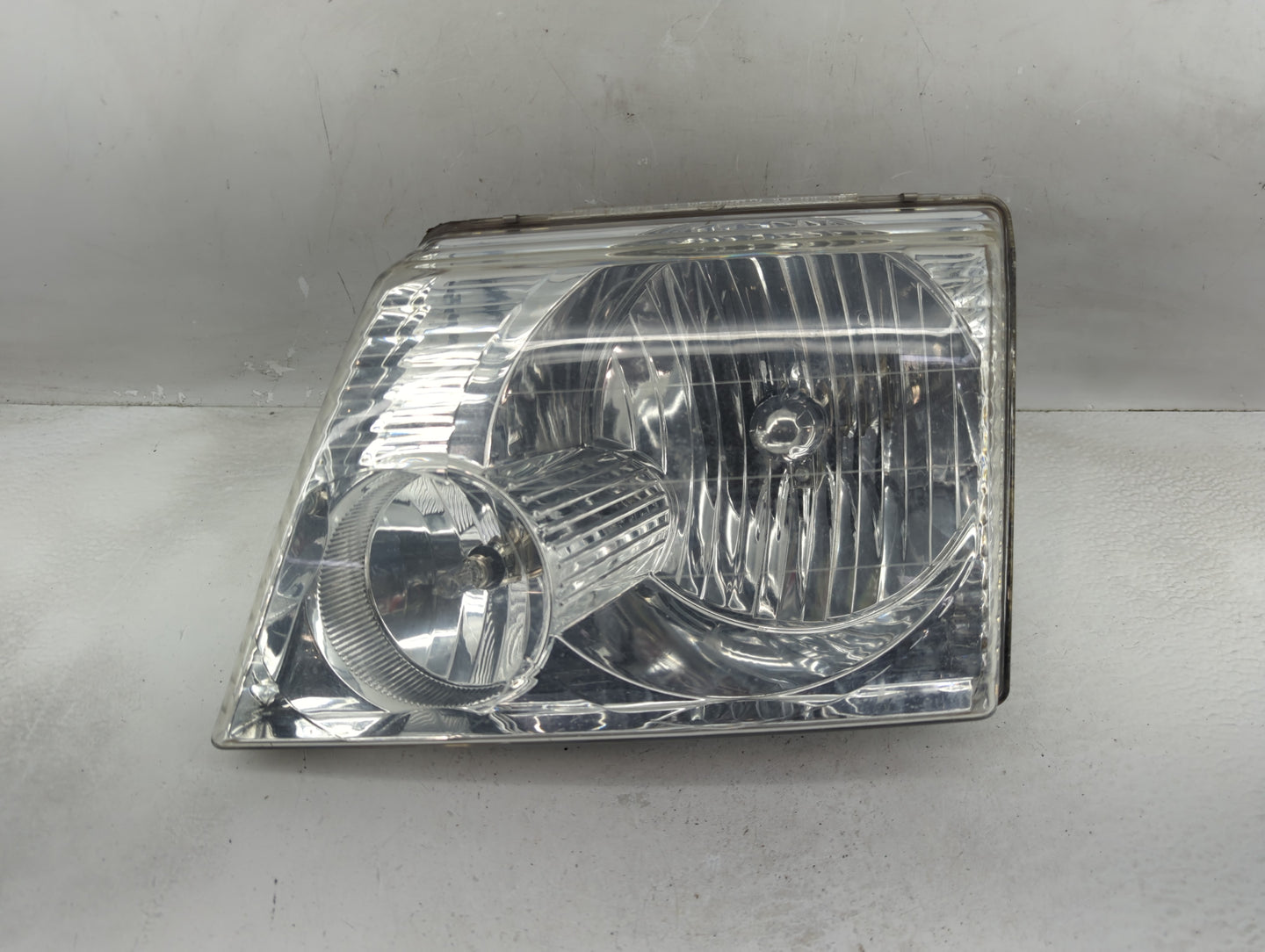 2002-2005 Ford Explorer Driver Left Oem Head Light Headlight Lamp - Oemusedautoparts1.com