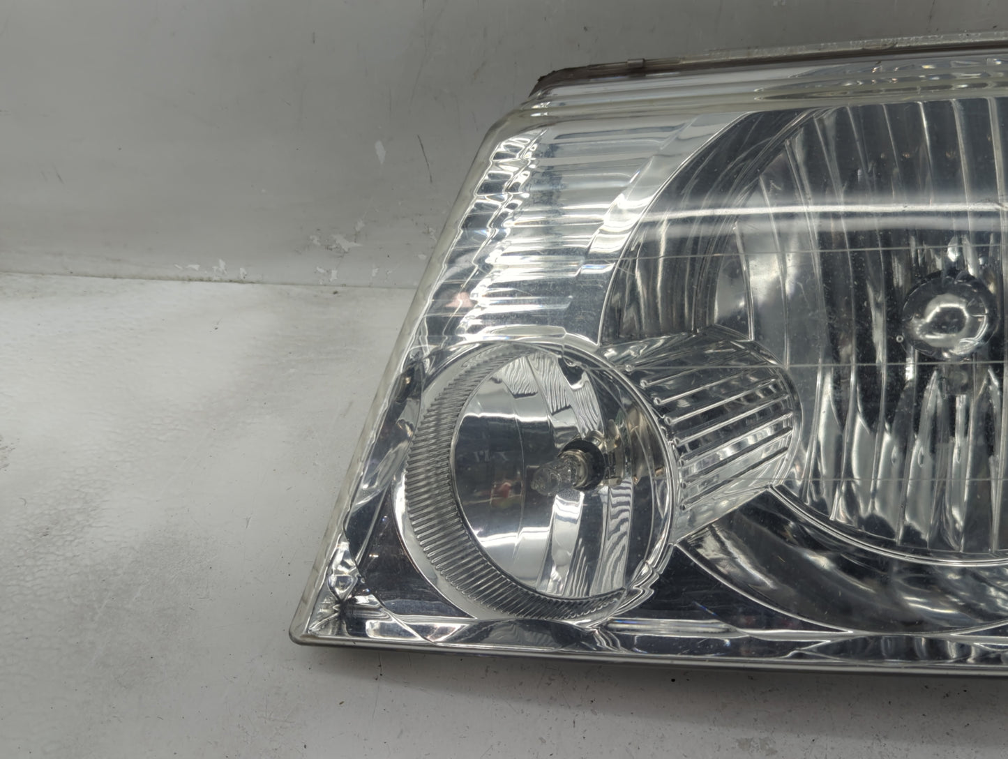 2002-2005 Ford Explorer Driver Left Oem Head Light Headlight Lamp - Oemusedautoparts1.com