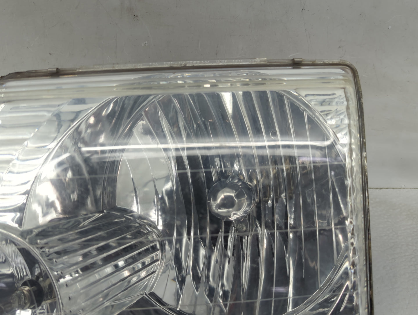2002-2005 Ford Explorer Driver Left Oem Head Light Headlight Lamp - Oemusedautoparts1.com