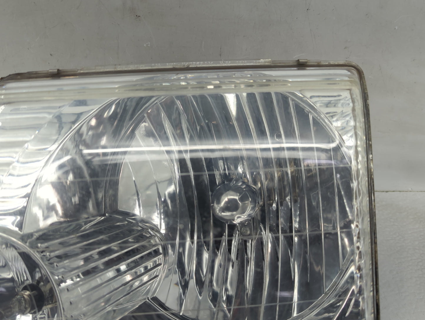 2002-2005 Ford Explorer Driver Left Oem Head Light Headlight Lamp - Oemusedautoparts1.com