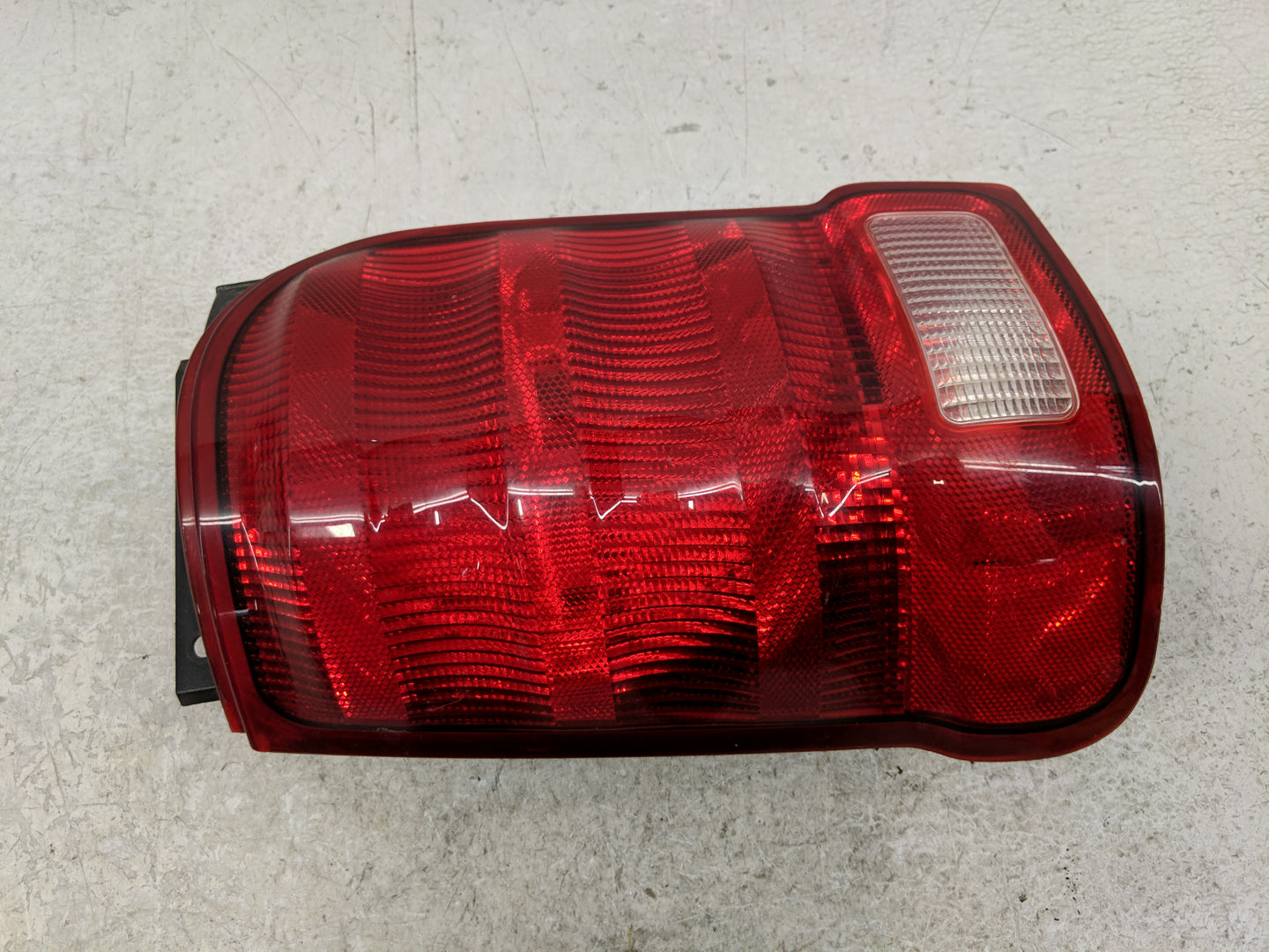 2001-2003 Ford Explorer Tail Light Assembly Driver Left OEM P/N:1L2X-138505 Fits Fits 2001 2002 2003 OEM Used Auto Parts - O
