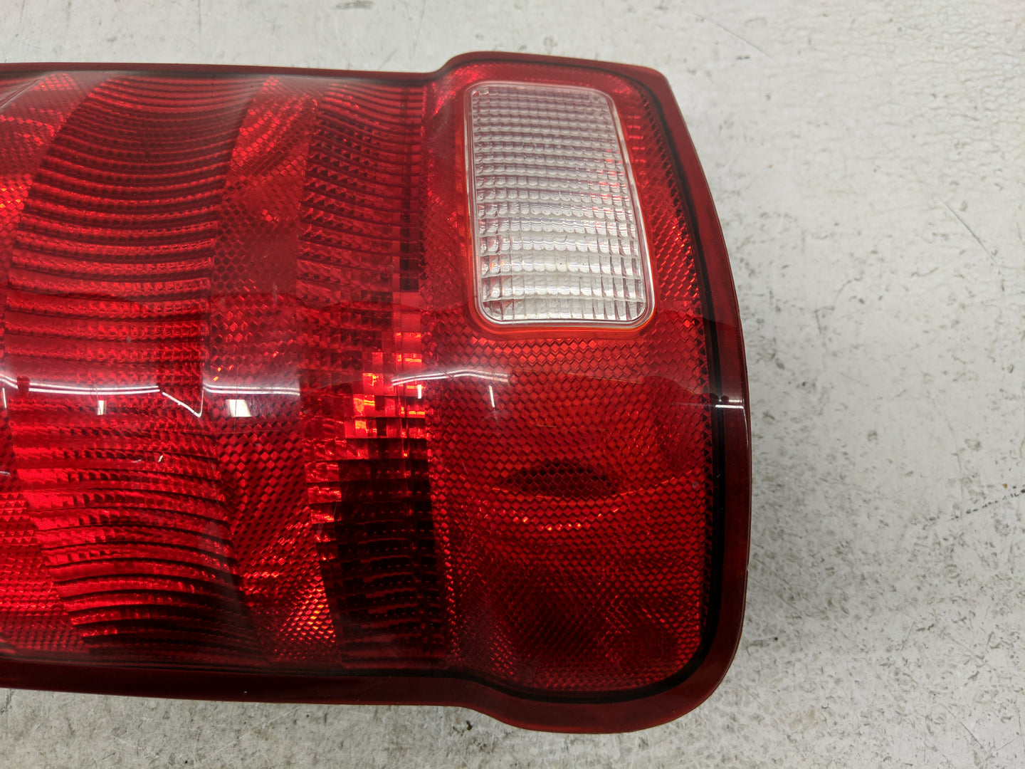 2001-2003 Ford Explorer Tail Light Assembly Driver Left OEM P/N:1L2X-138505 Fits Fits 2001 2002 2003 OEM Used Auto Parts - O