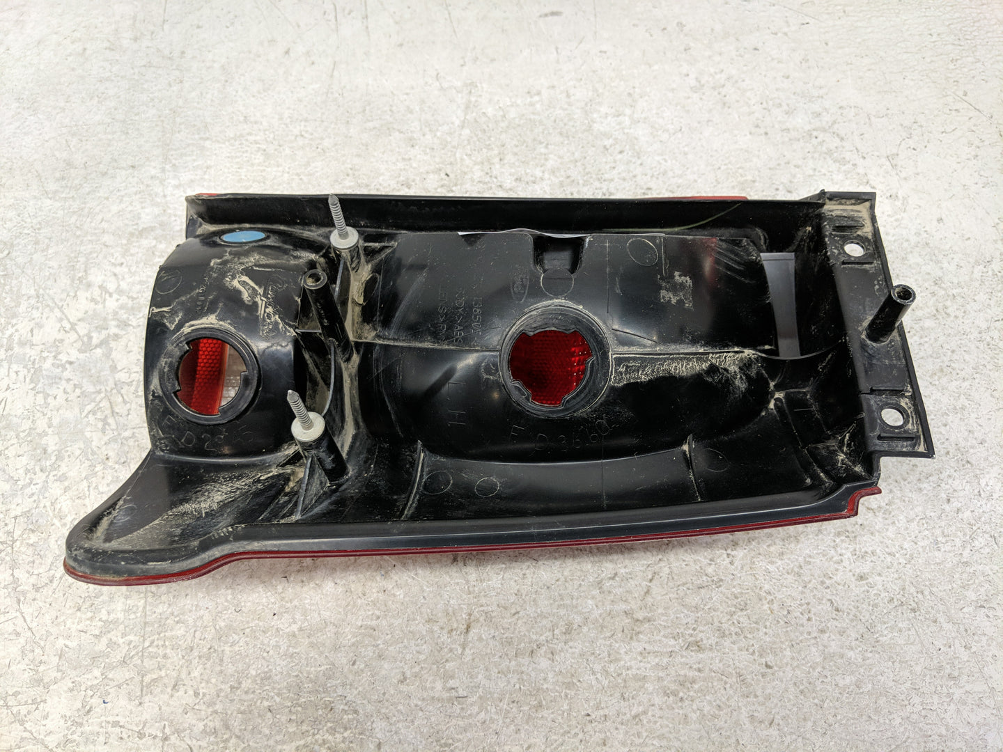 2001-2003 Ford Explorer Tail Light Assembly Driver Left OEM P/N:1L2X-138505 Fits Fits 2001 2002 2003 OEM Used Auto Parts - O