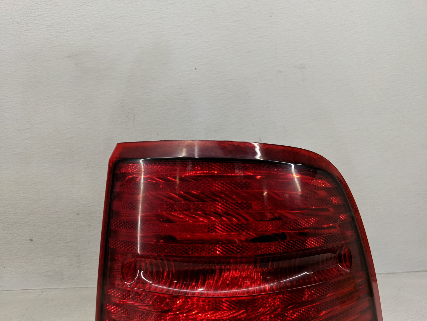 2002-2005 Ford Explorer Tail Light Assembly Passenger Right OEM P/N:1L2X-138504-B Fits Fits 2002 2003 2004 2005 OEM Used Aut