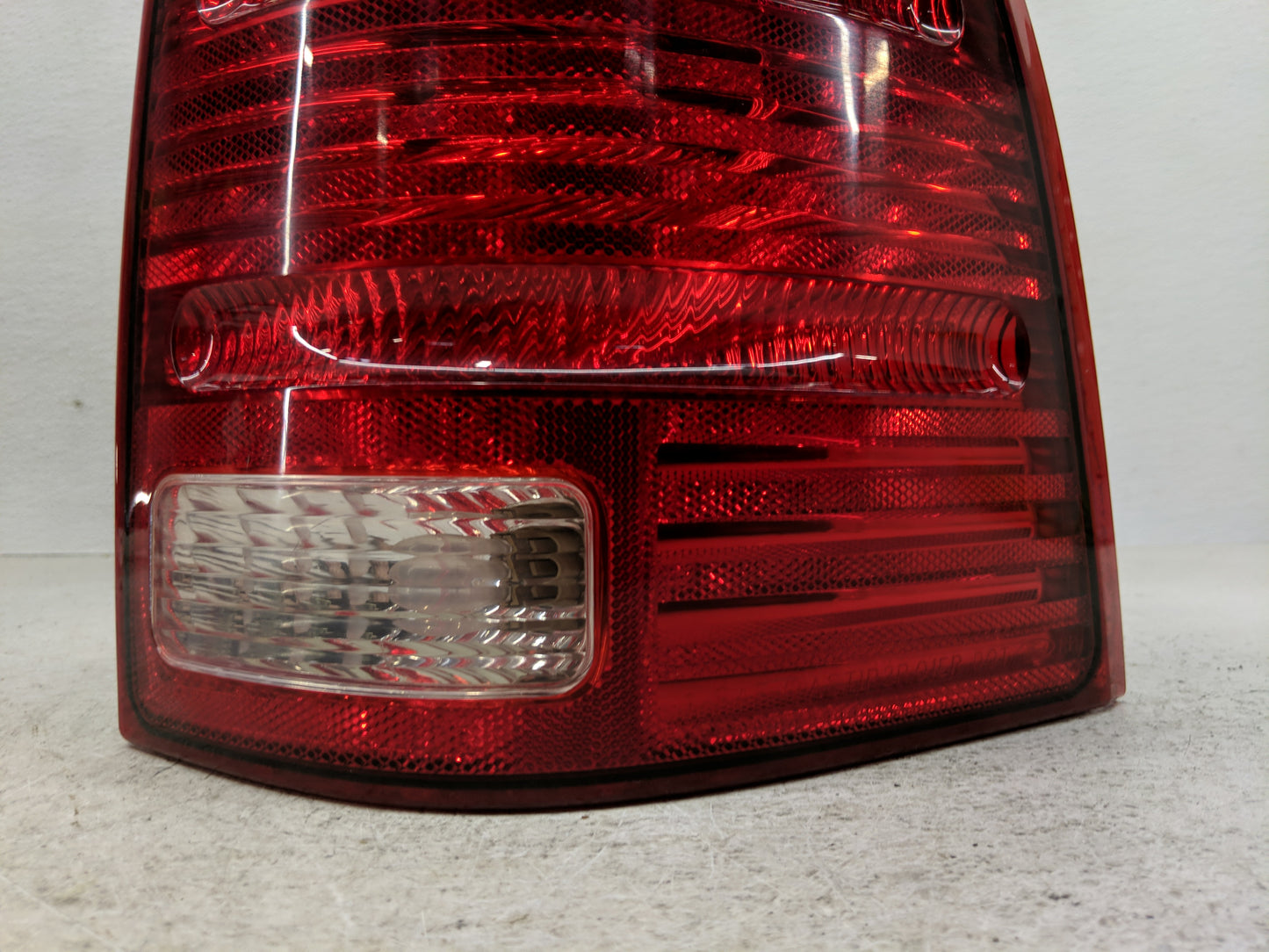 2002-2005 Ford Explorer Tail Light Assembly Passenger Right OEM P/N:1L2X-138504-B Fits Fits 2002 2003 2004 2005 OEM Used Aut