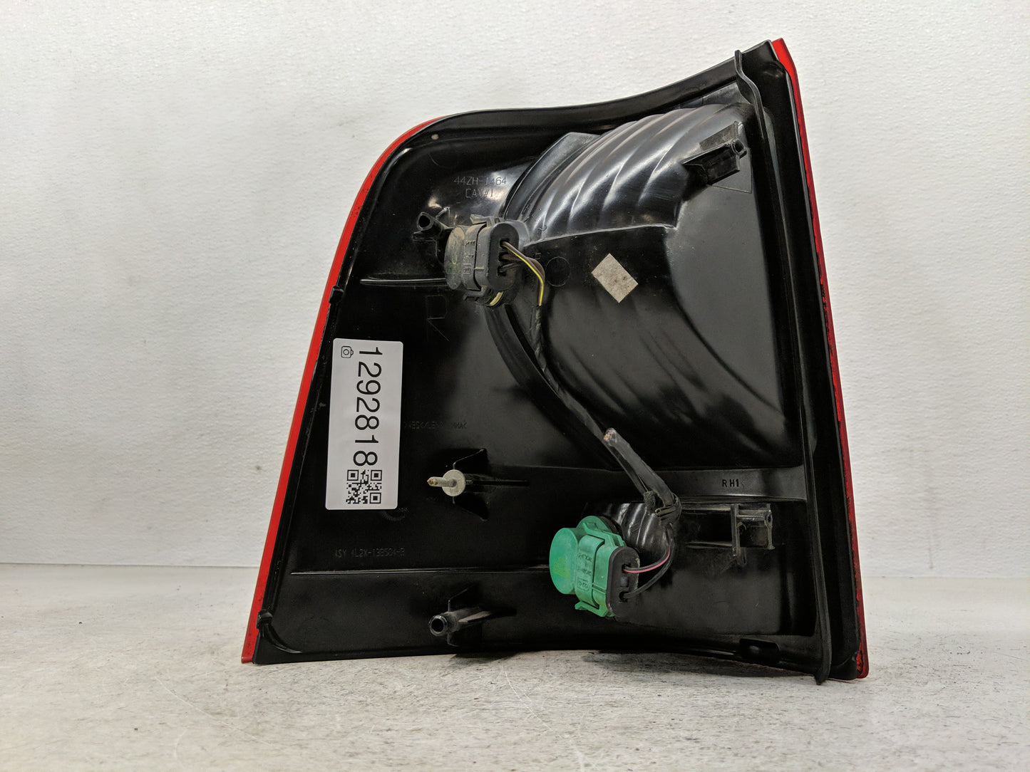 2002-2005 Ford Explorer Tail Light Assembly Passenger Right OEM P/N:1L2X-138504-B Fits Fits 2002 2003 2004 2005 OEM Used Aut