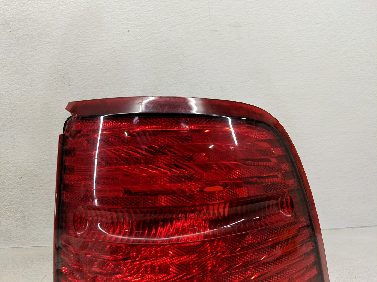 2002-2005 Ford Explorer Tail Light Assembly Passenger Right OEM P/N:1L2X-138504-B Fits Fits 2002 2003 2004 2005 OEM Used Aut