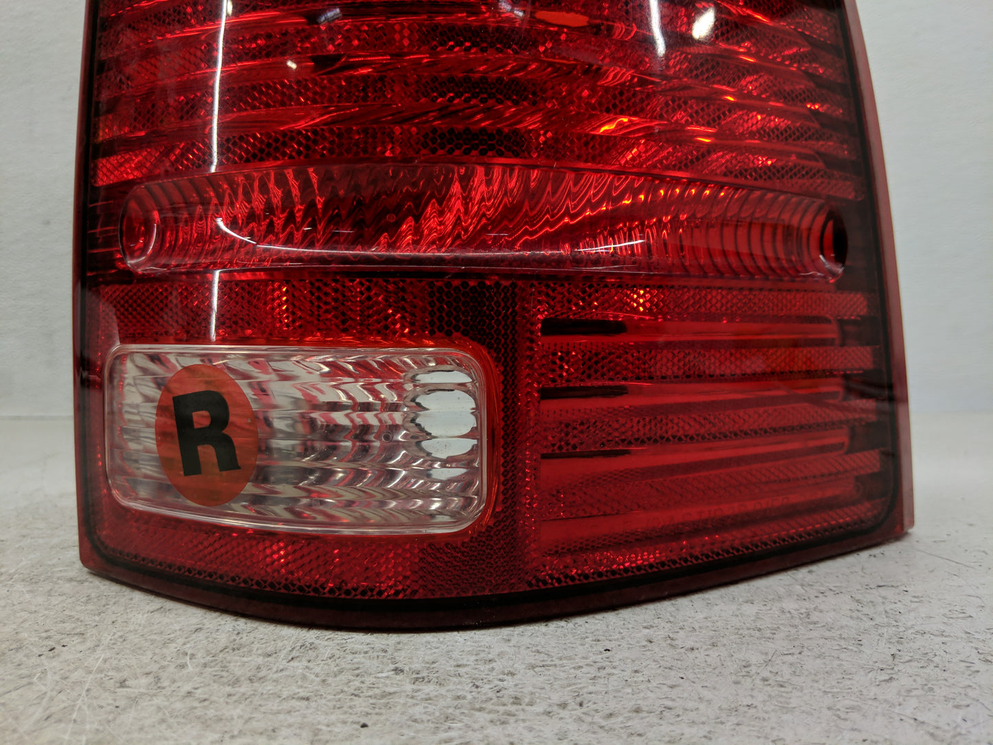 2002-2005 Ford Explorer Tail Light Assembly Passenger Right OEM P/N:1L2X-138504-B Fits Fits 2002 2003 2004 2005 OEM Used Aut