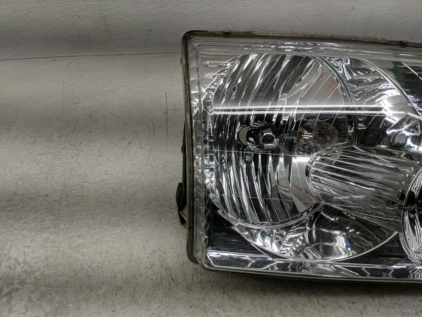 2002-2005 Ford Explorer Passenger Right Oem Head Light Headlight Lamp - Oemusedautoparts1.com