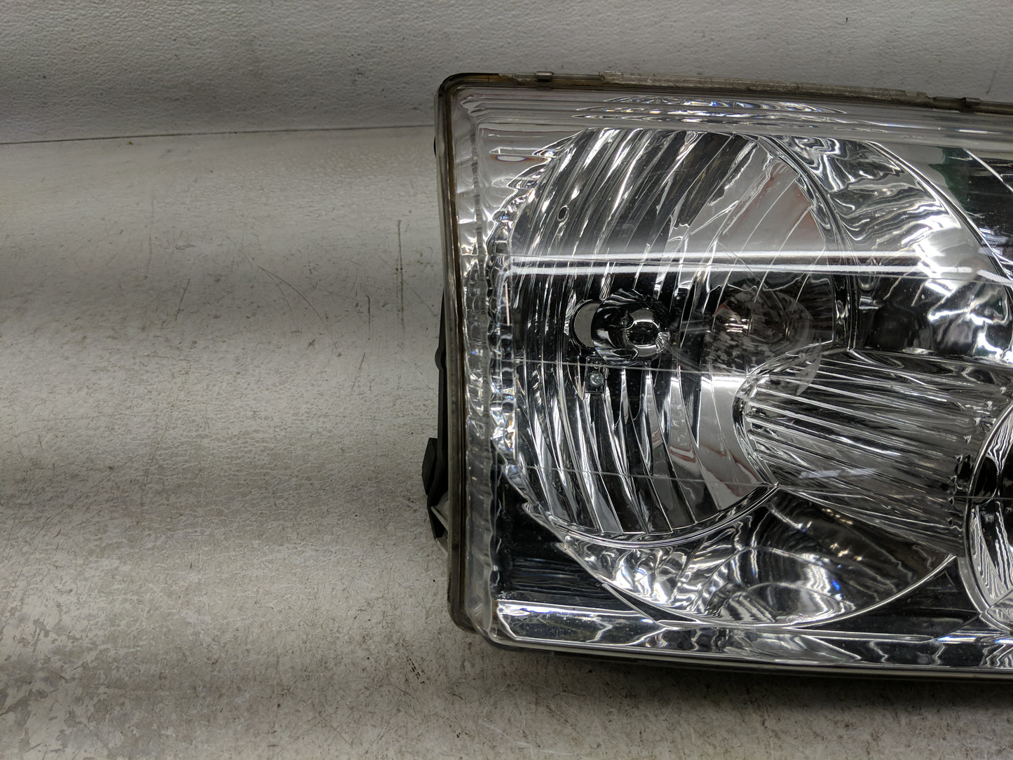 2002-2005 Ford Explorer Passenger Right Oem Head Light Headlight Lamp - Oemusedautoparts1.com