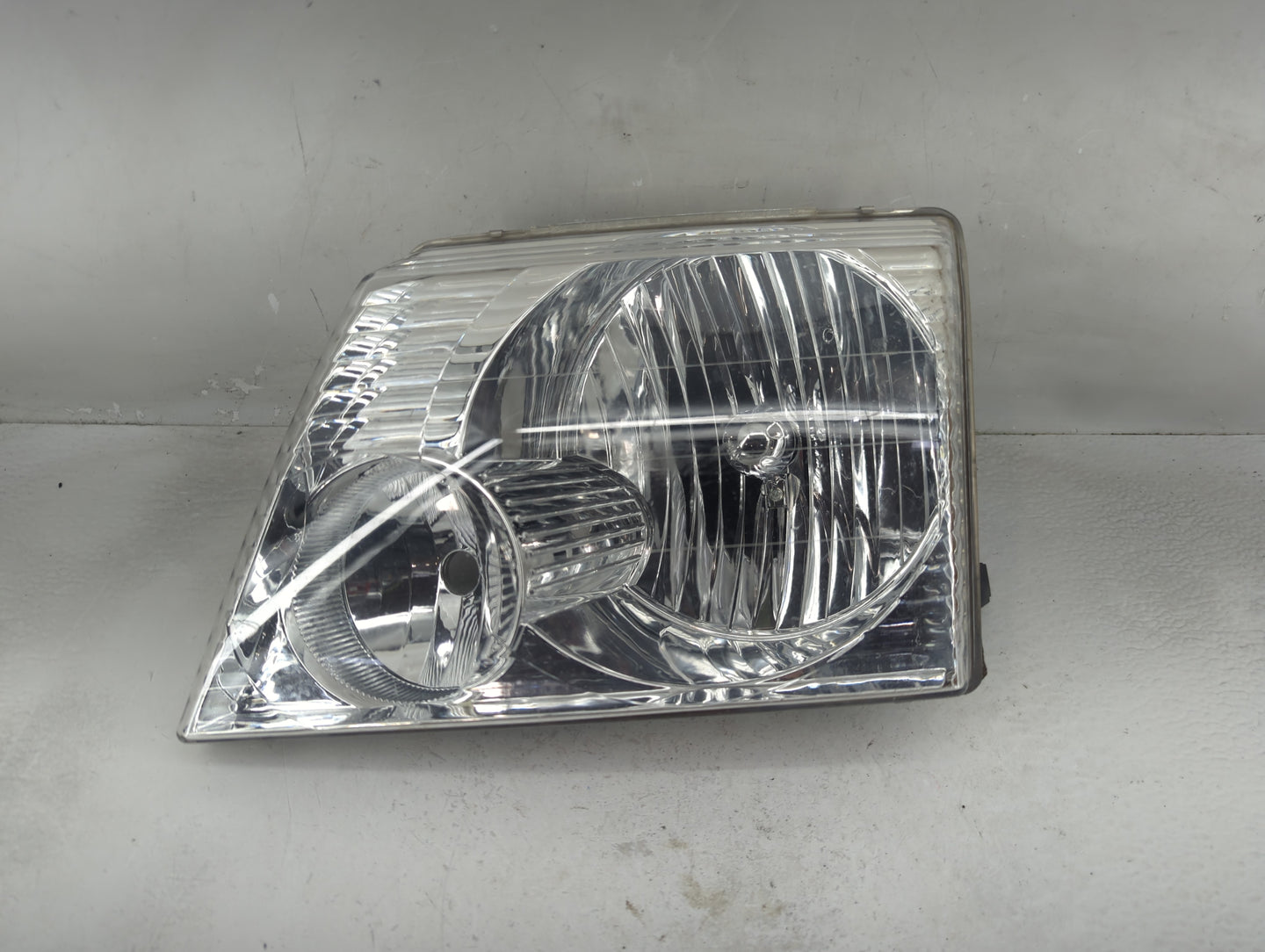 2002-2005 Ford Explorer Driver Left Oem Head Light Headlight Lamp - Oemusedautoparts1.com