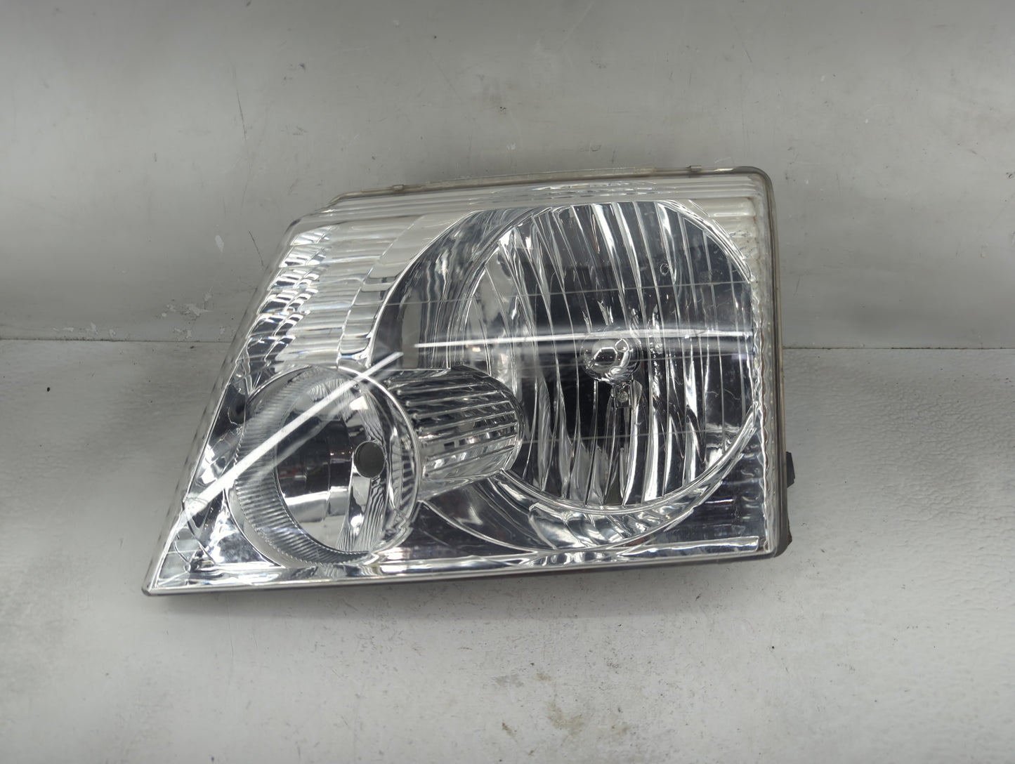 2002-2005 Ford Explorer Driver Left Oem Head Light Headlight Lamp - Oemusedautoparts1.com