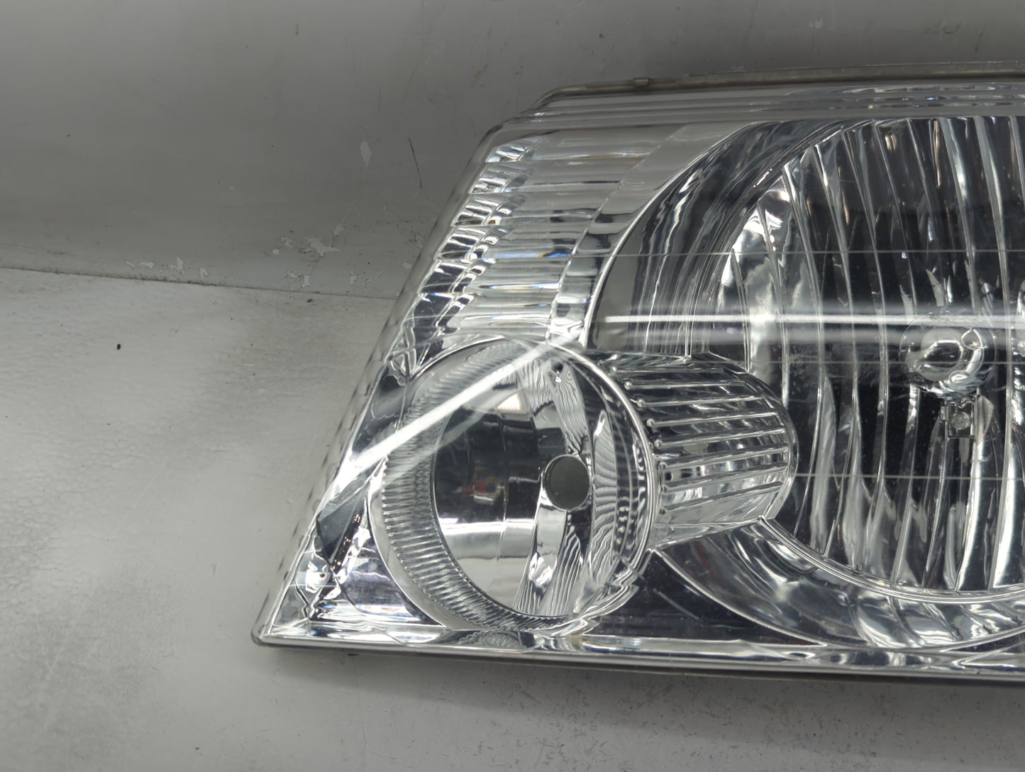 2002-2005 Ford Explorer Driver Left Oem Head Light Headlight Lamp - Oemusedautoparts1.com