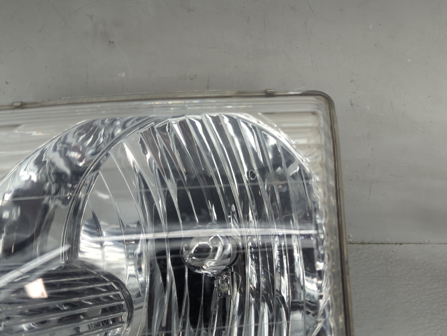 2002-2005 Ford Explorer Driver Left Oem Head Light Headlight Lamp - Oemusedautoparts1.com