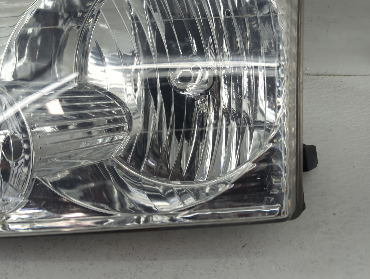 2002-2005 Ford Explorer Driver Left Oem Head Light Headlight Lamp - Oemusedautoparts1.com