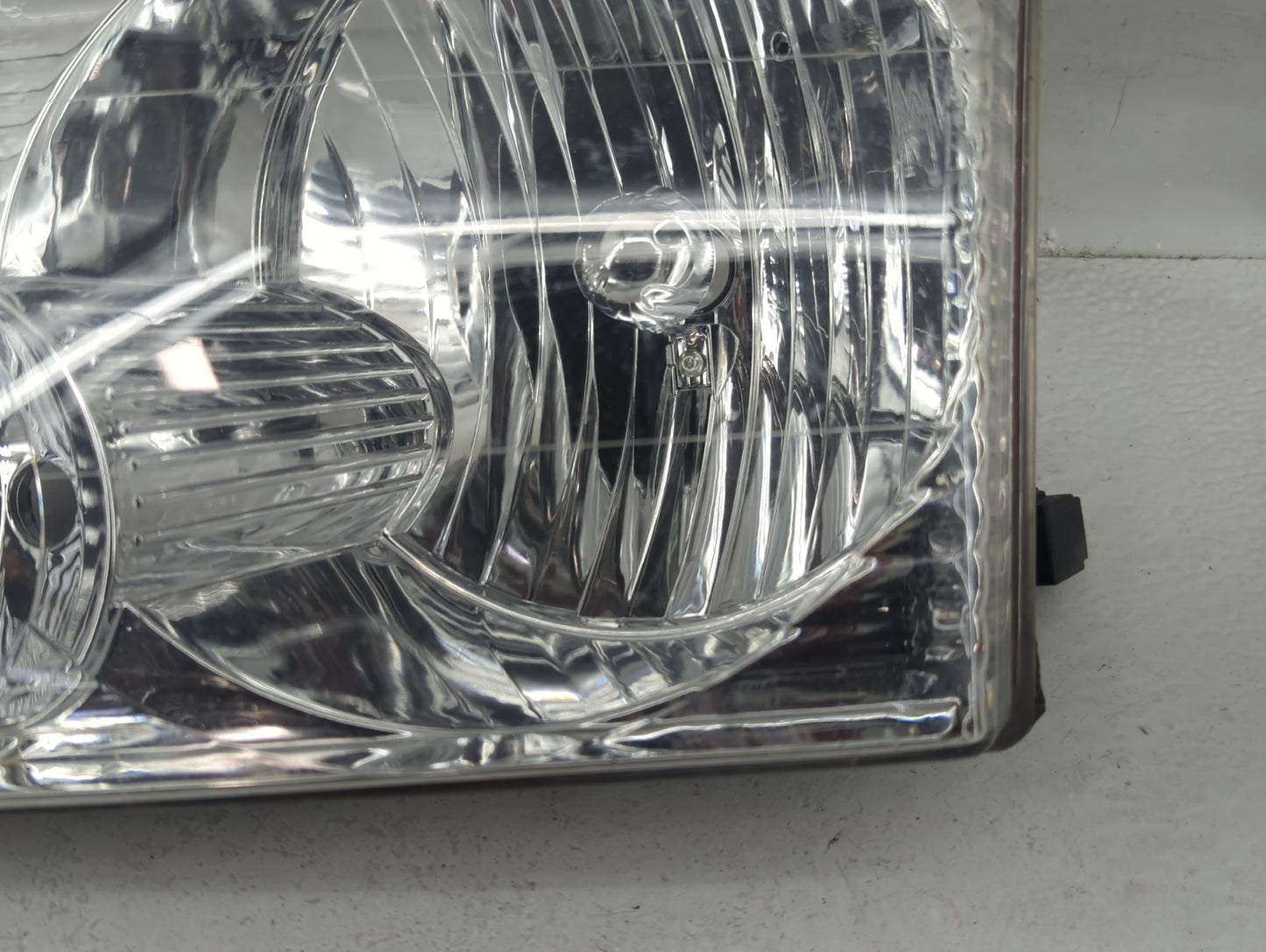 2002-2005 Ford Explorer Driver Left Oem Head Light Headlight Lamp - Oemusedautoparts1.com